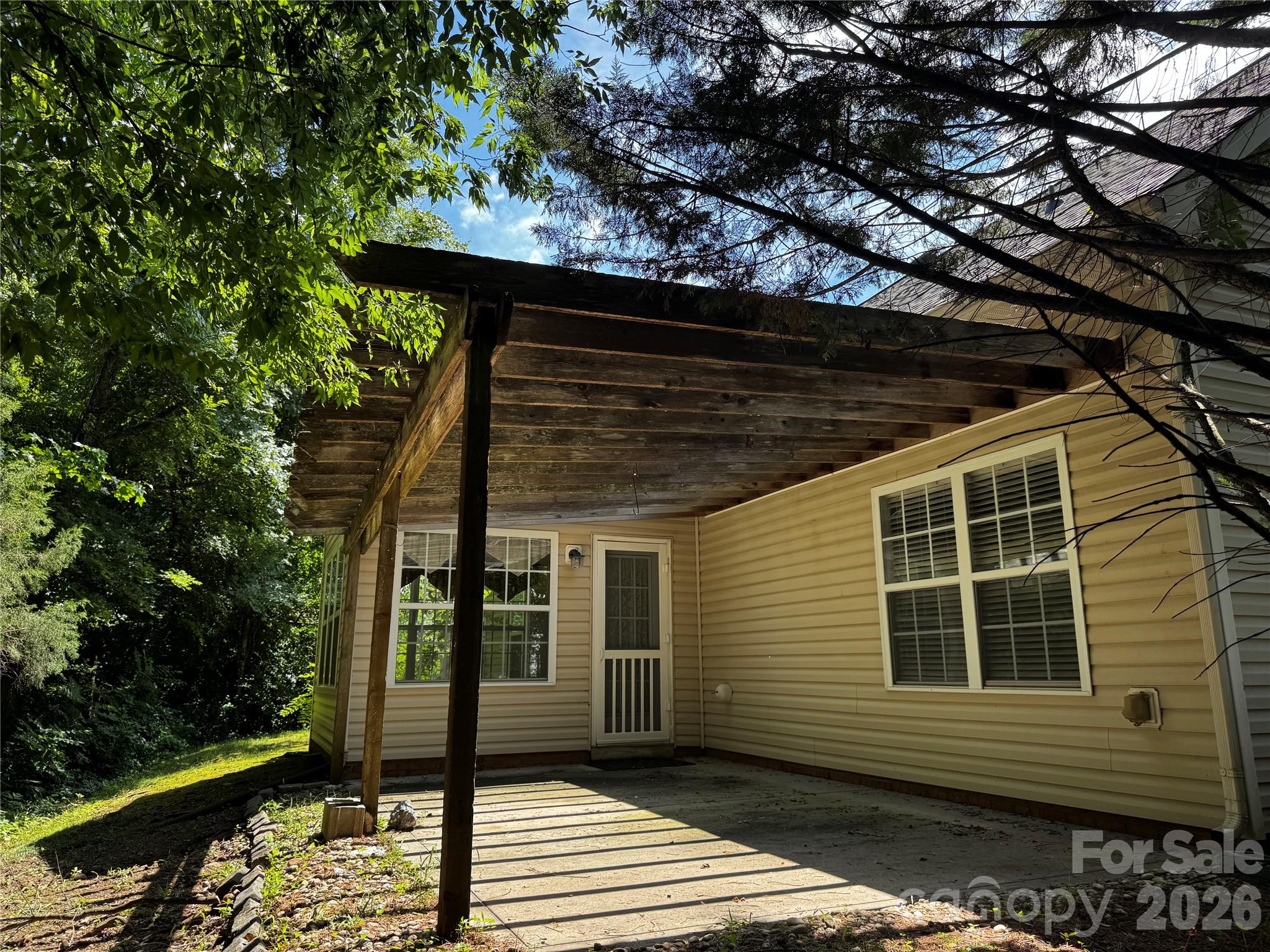 main property photo 14