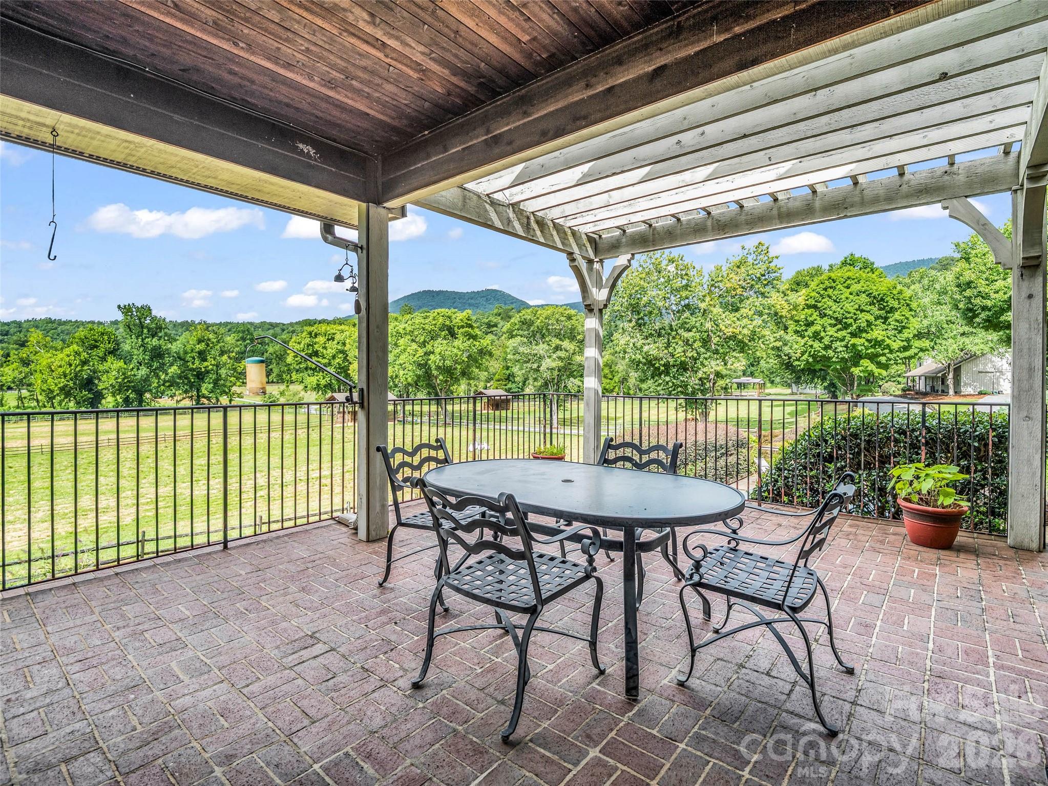 main property photo 16
