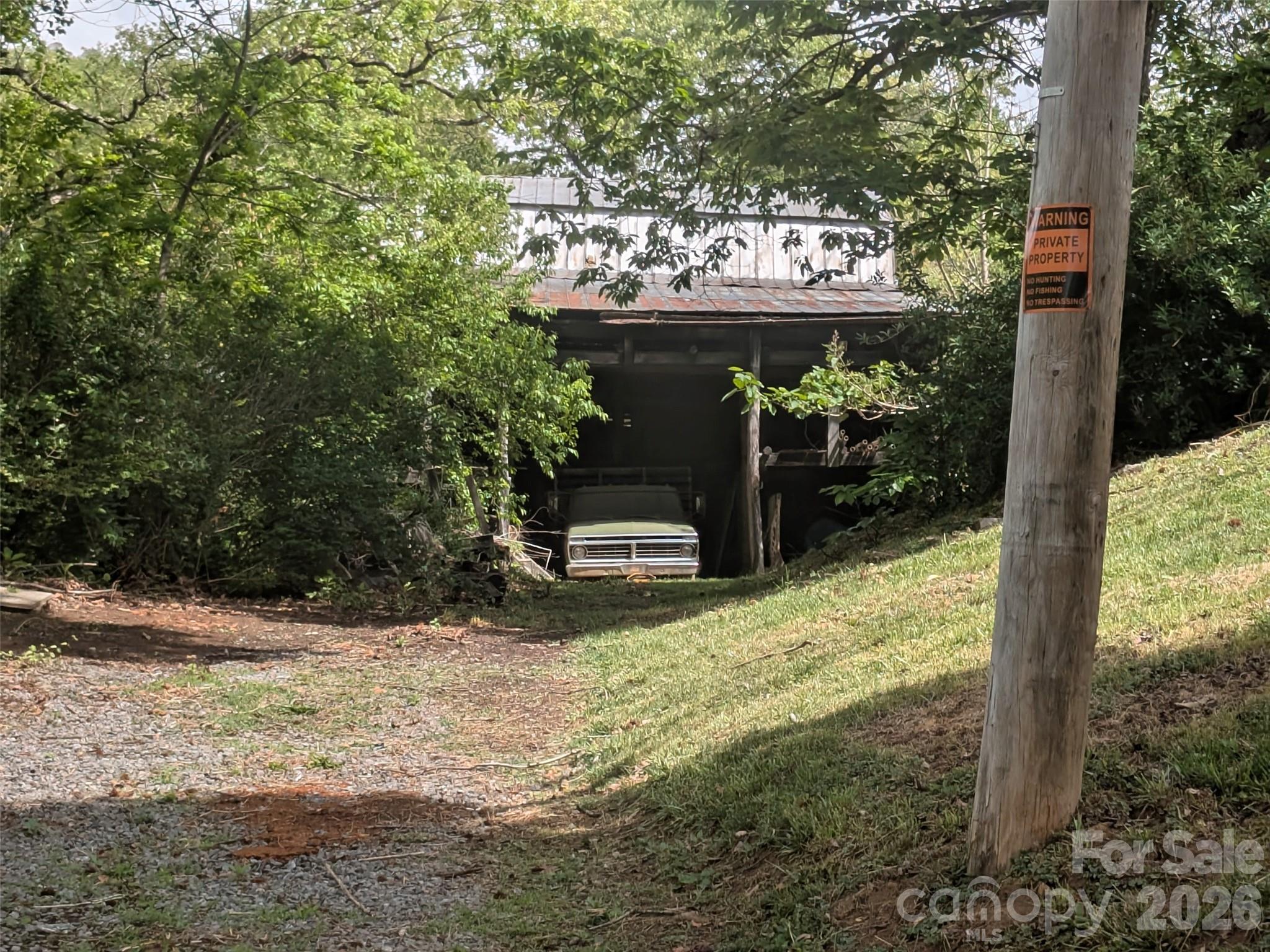 main property photo 16