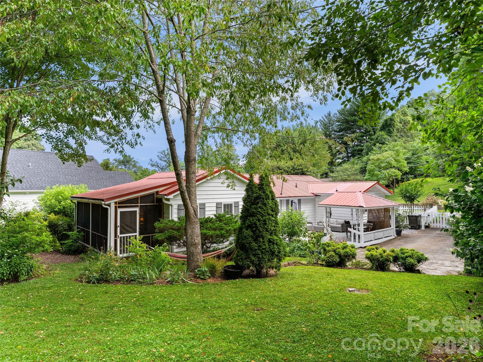 main property photo 28