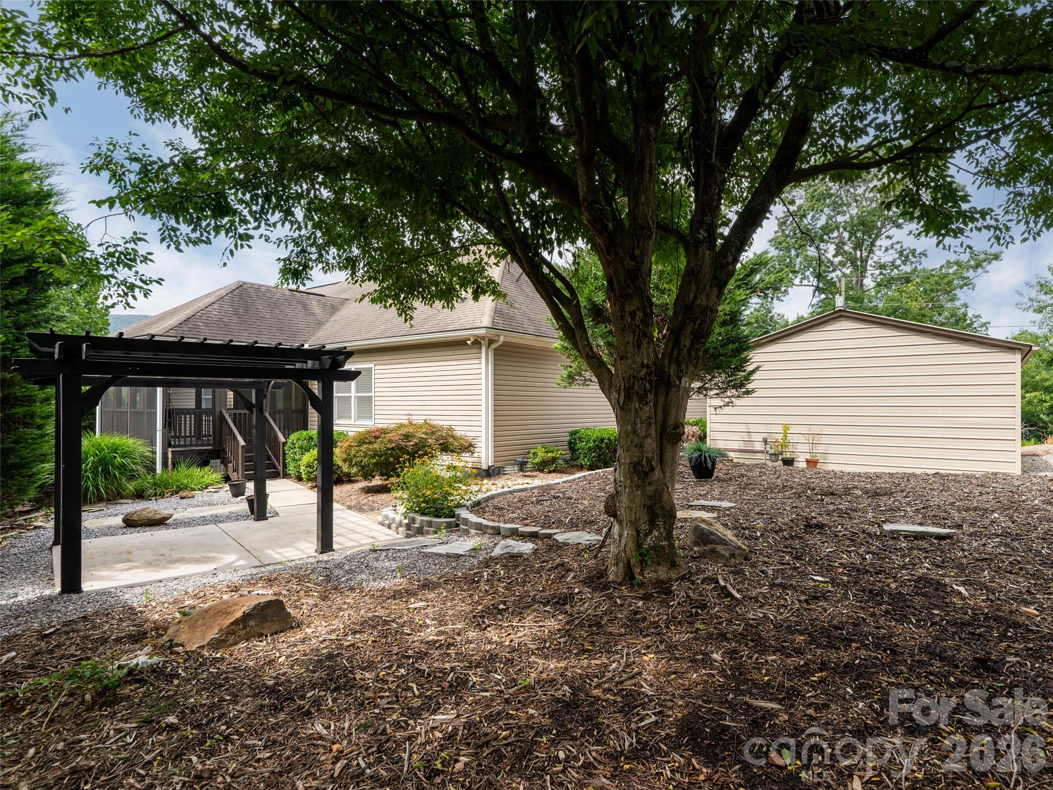 main property photo 40