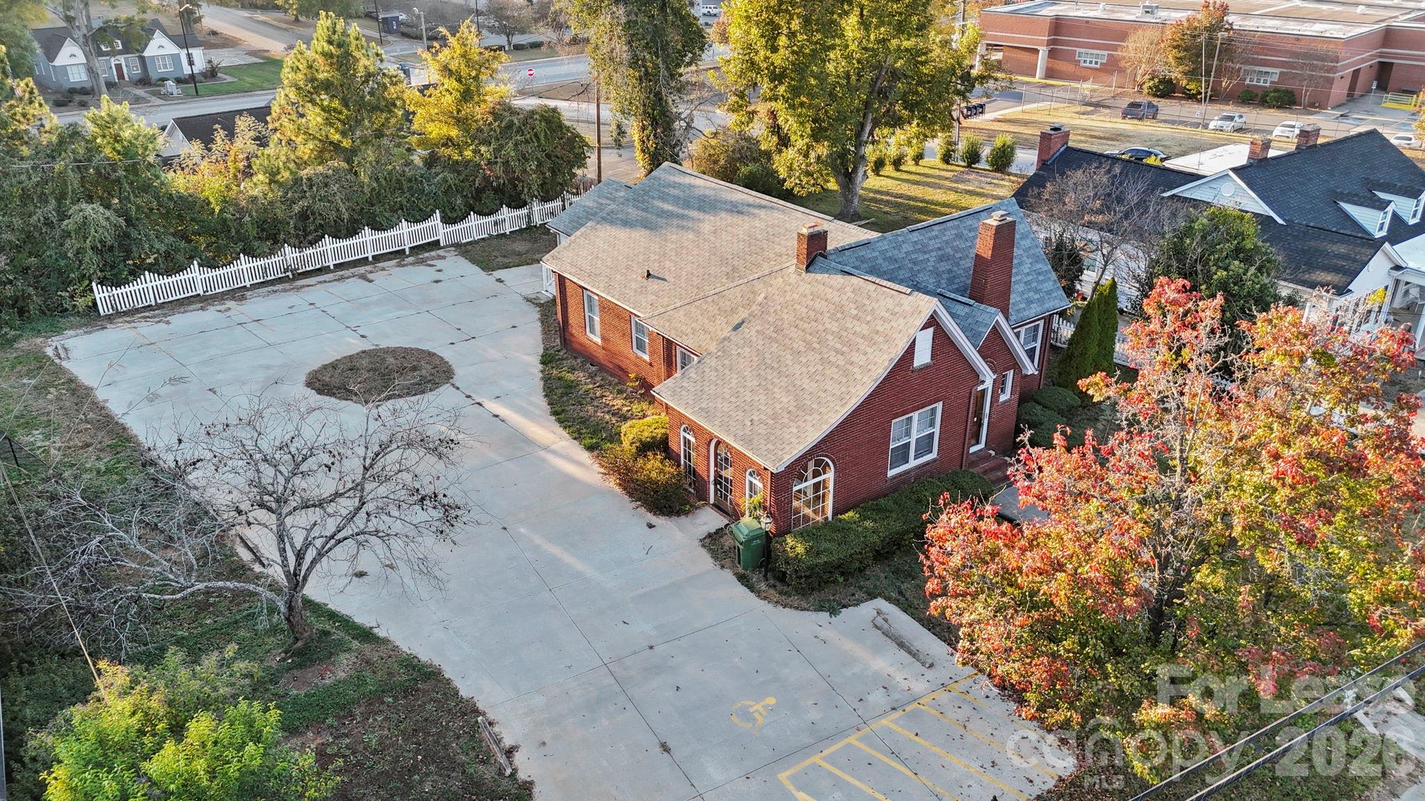 main property photo 11