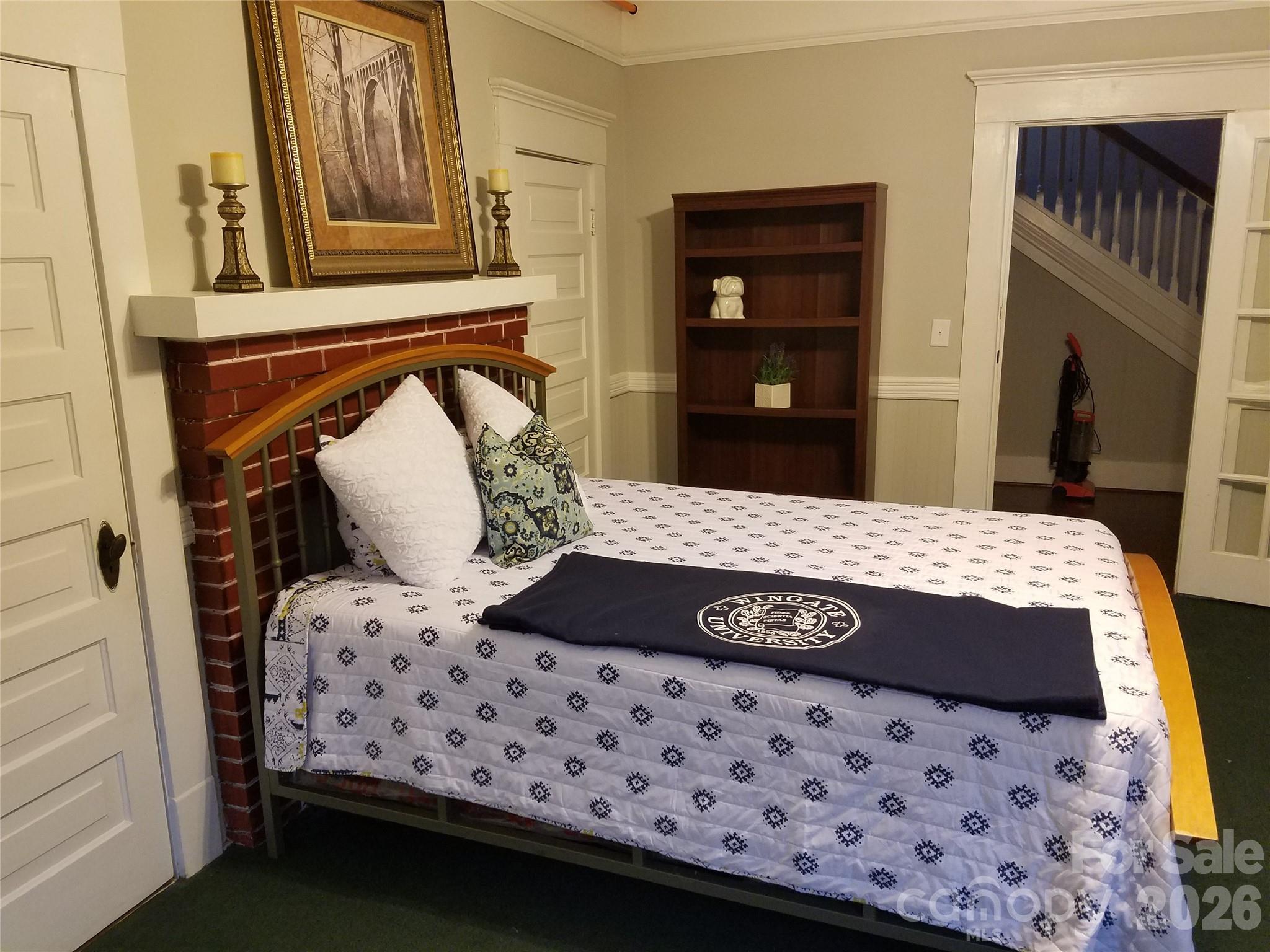 main property photo 9