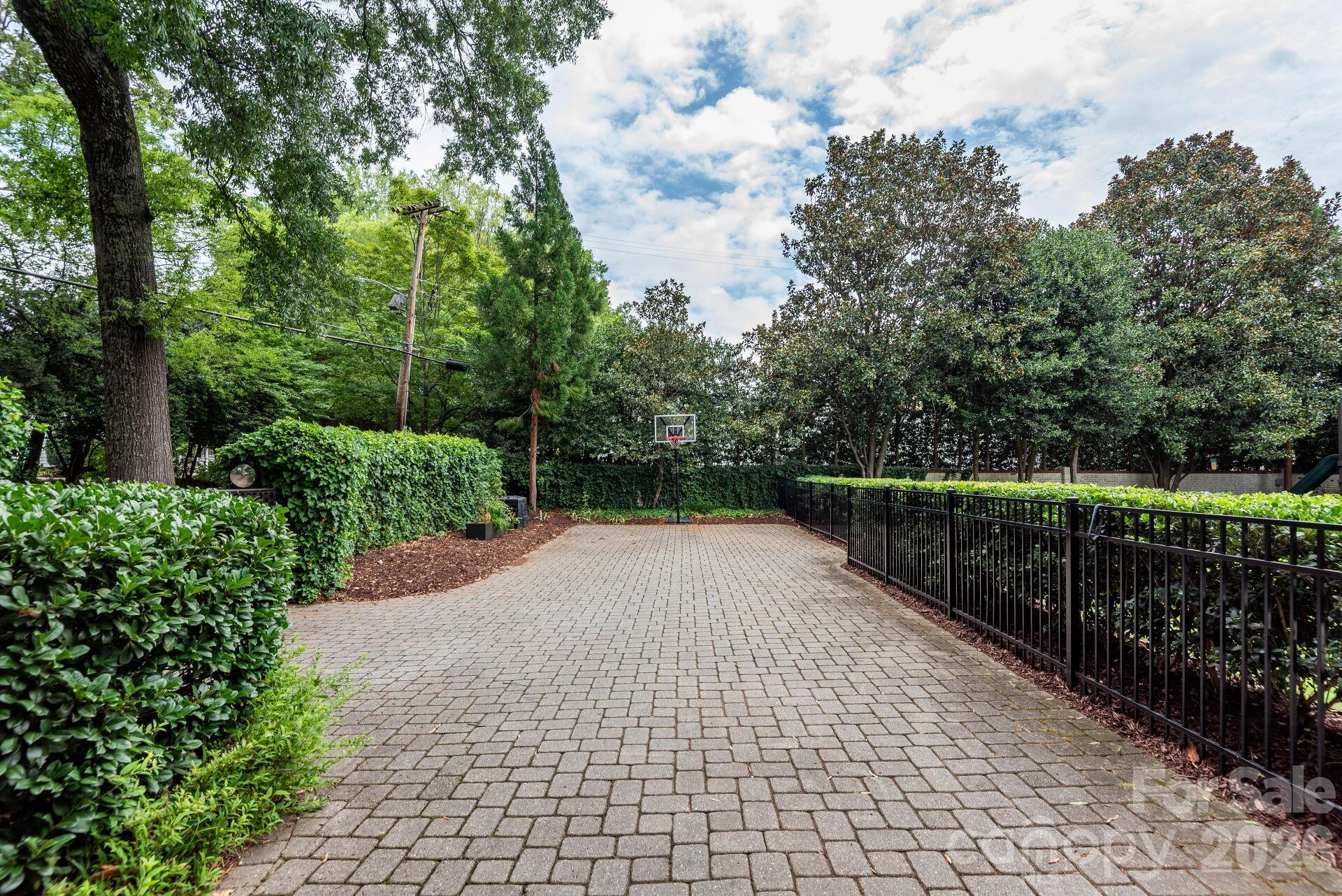 main property photo 40