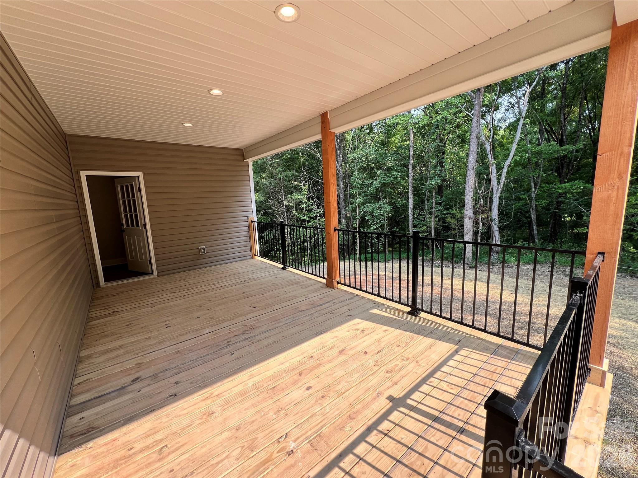 main property photo 40