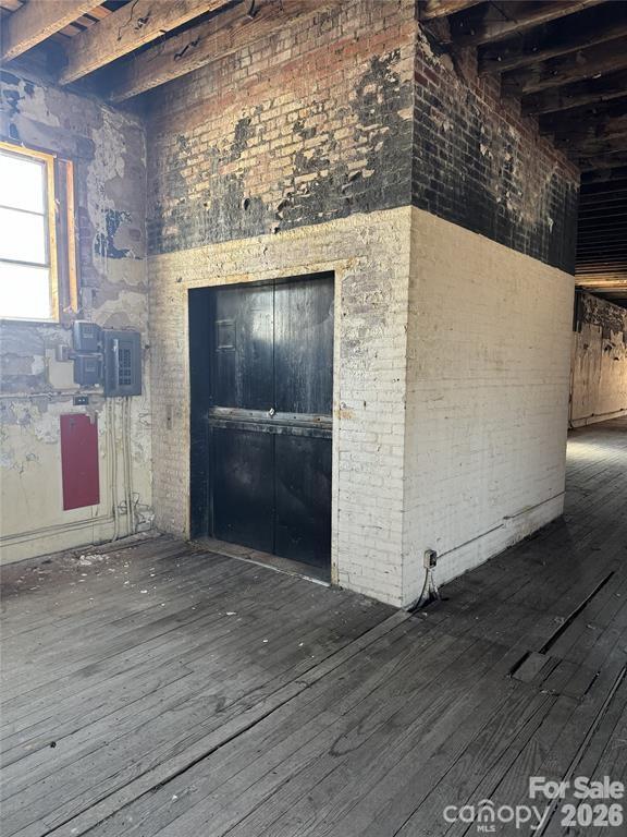 main property photo 7