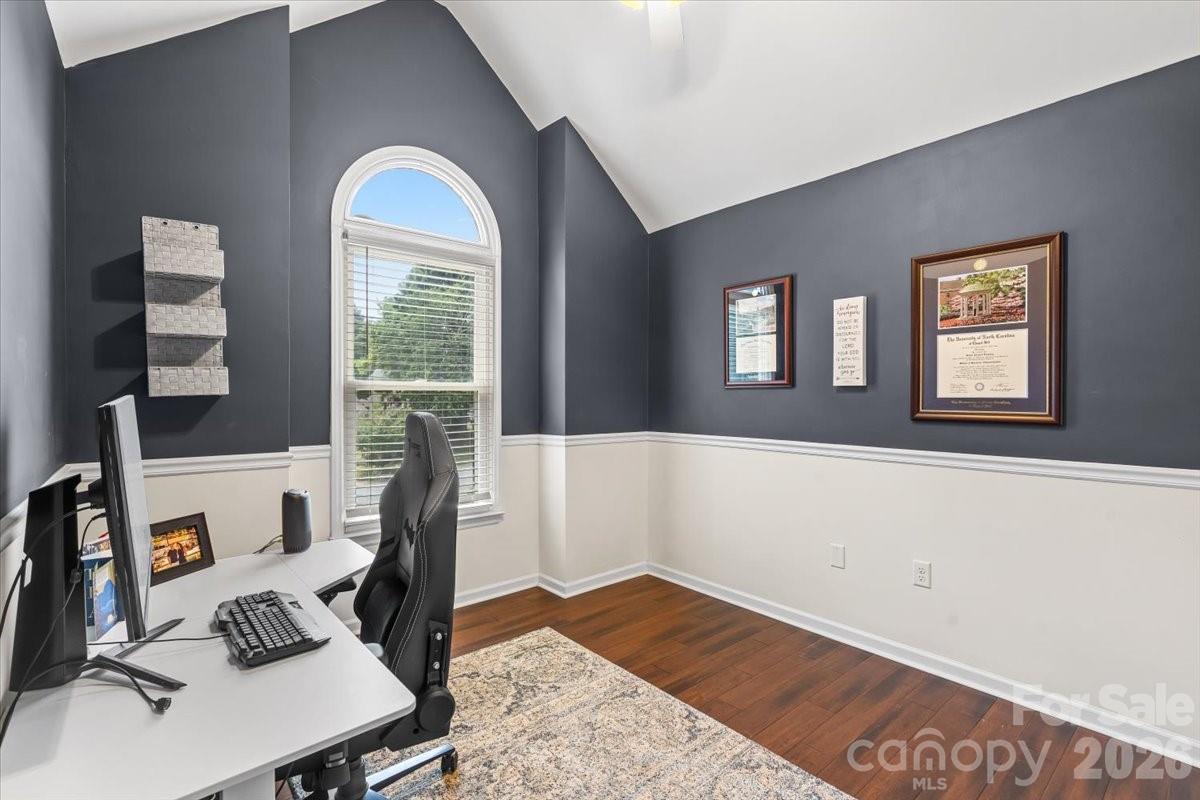 main property photo 28