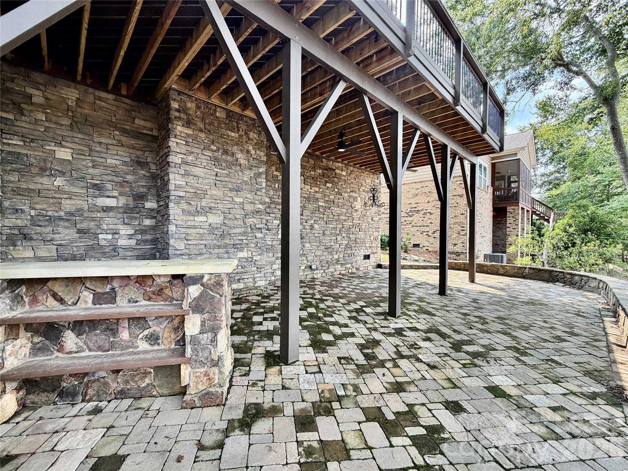 main property photo 40