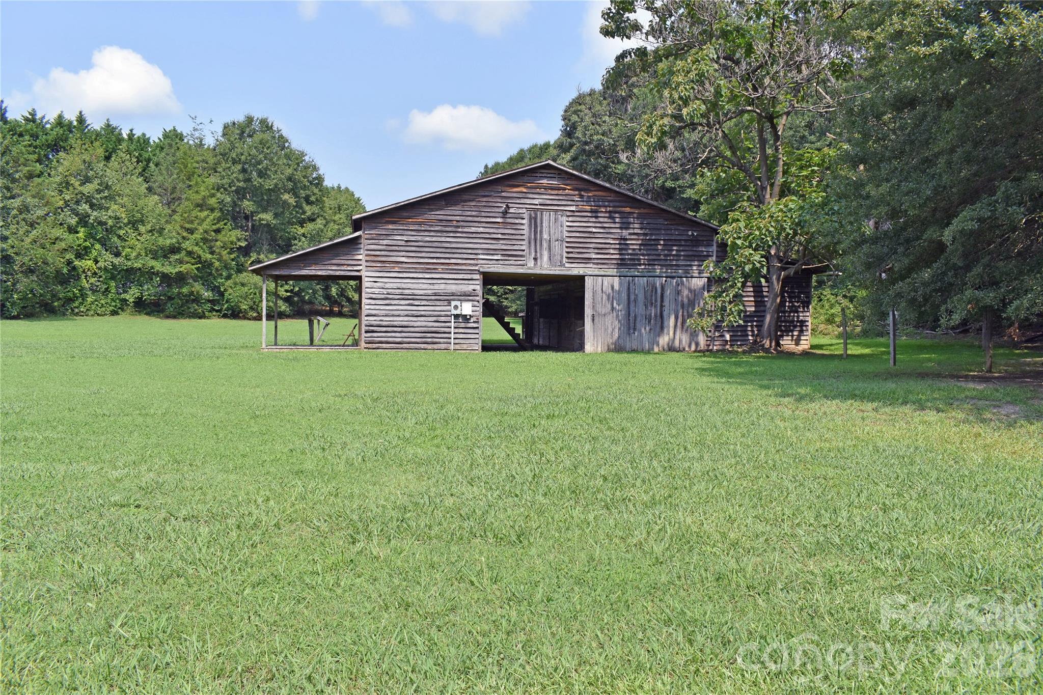 main property photo 13
