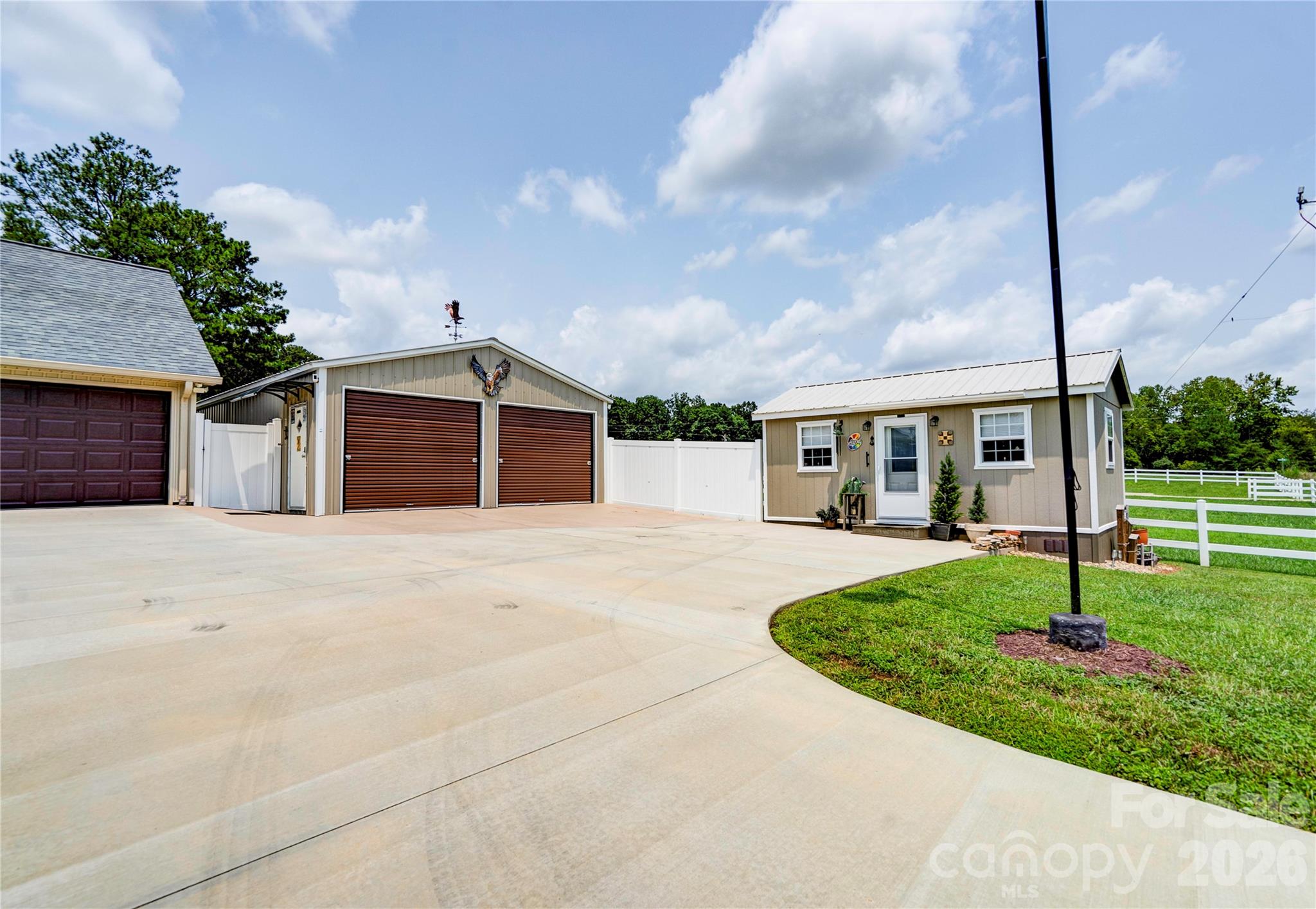 main property photo 28