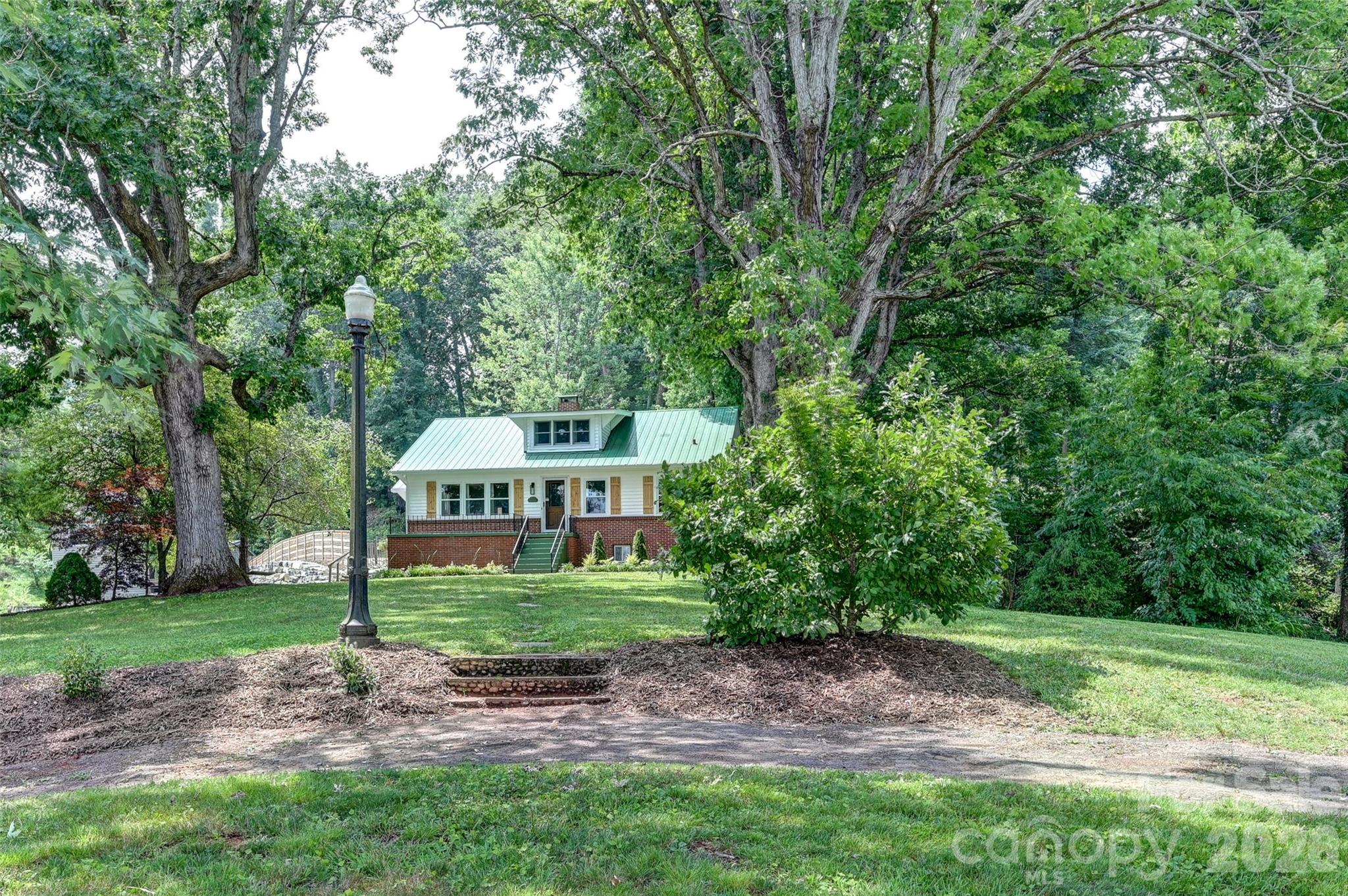 main property photo 28