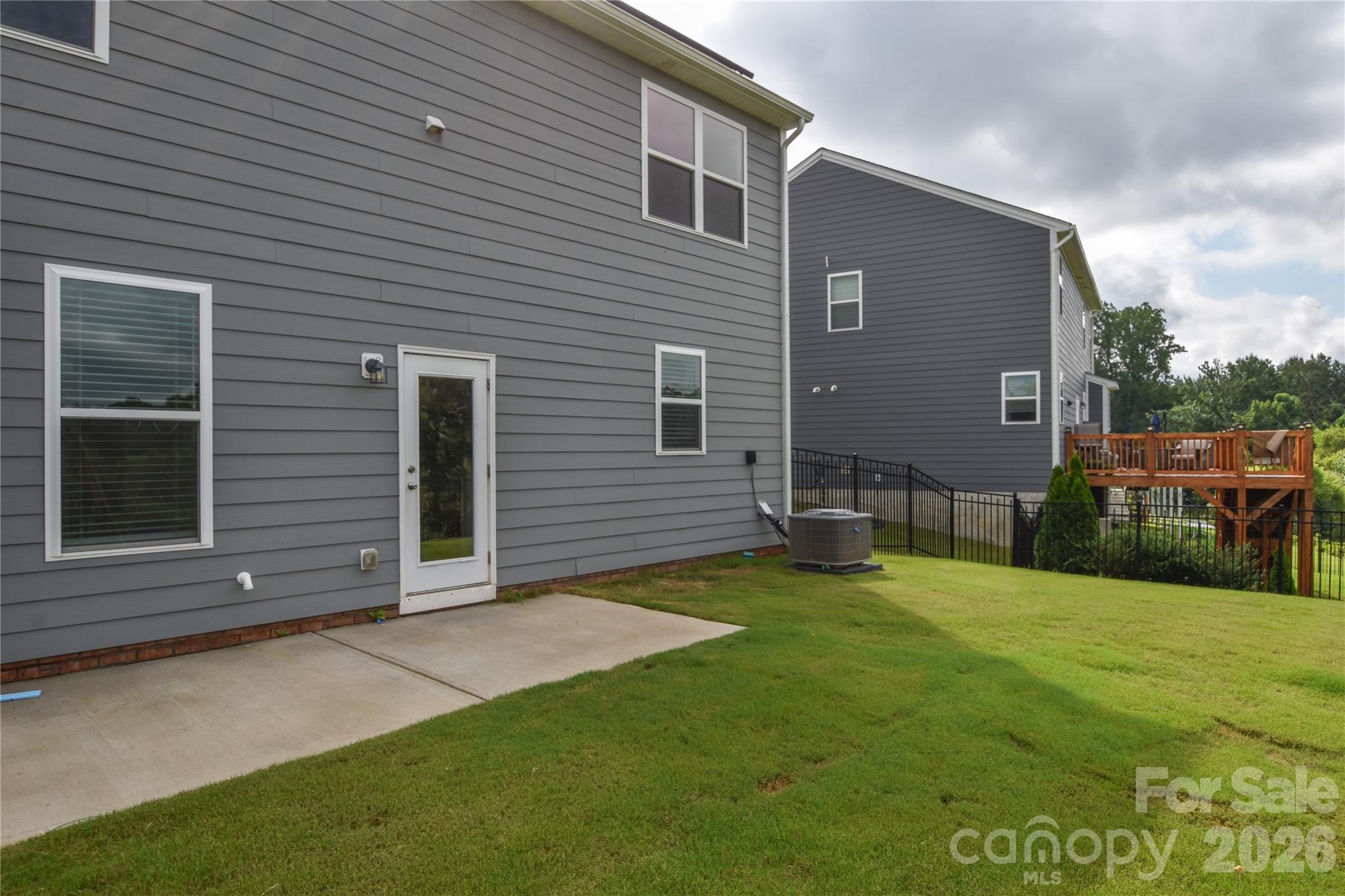 main property photo 30