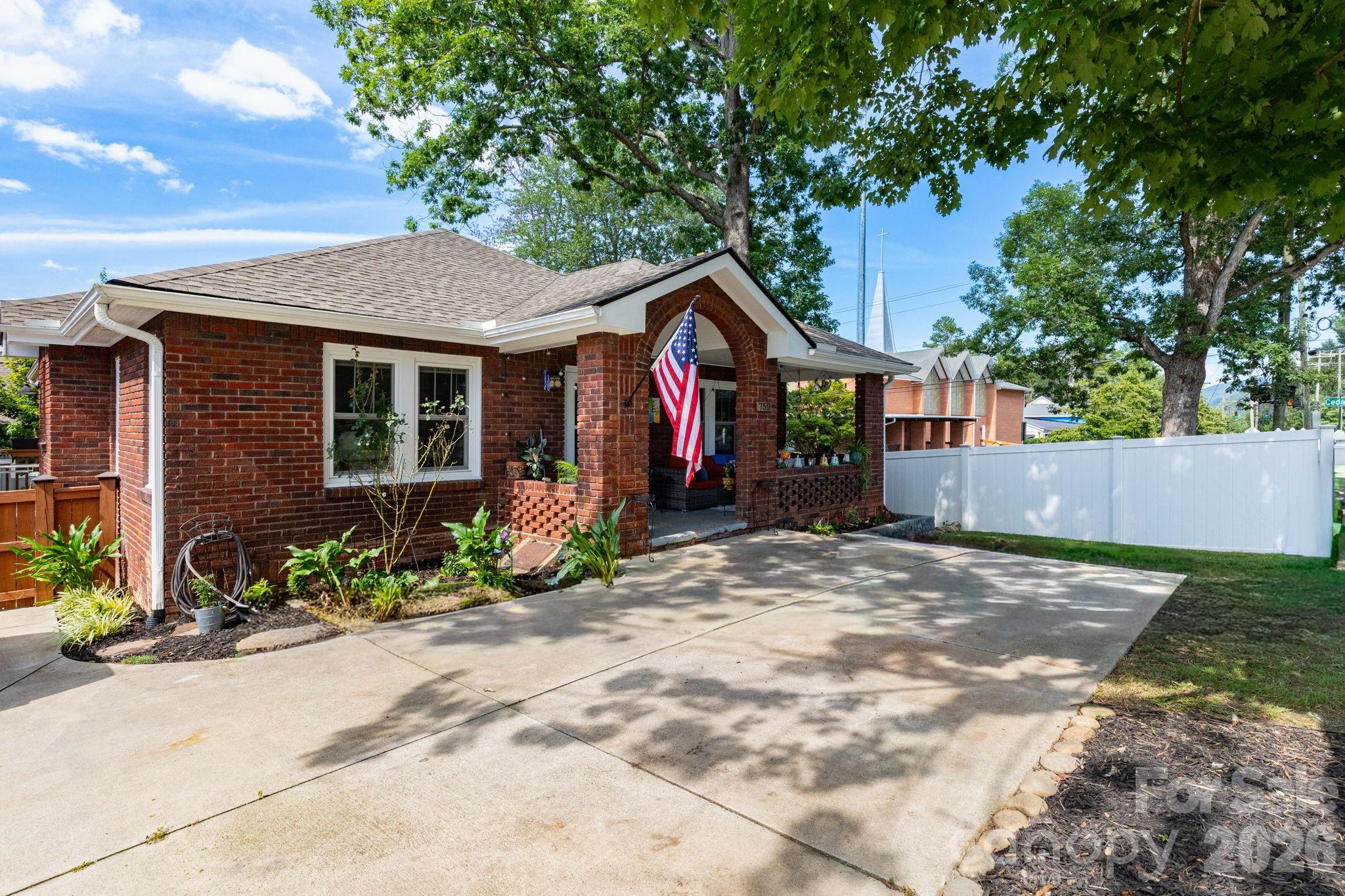 main property photo 22