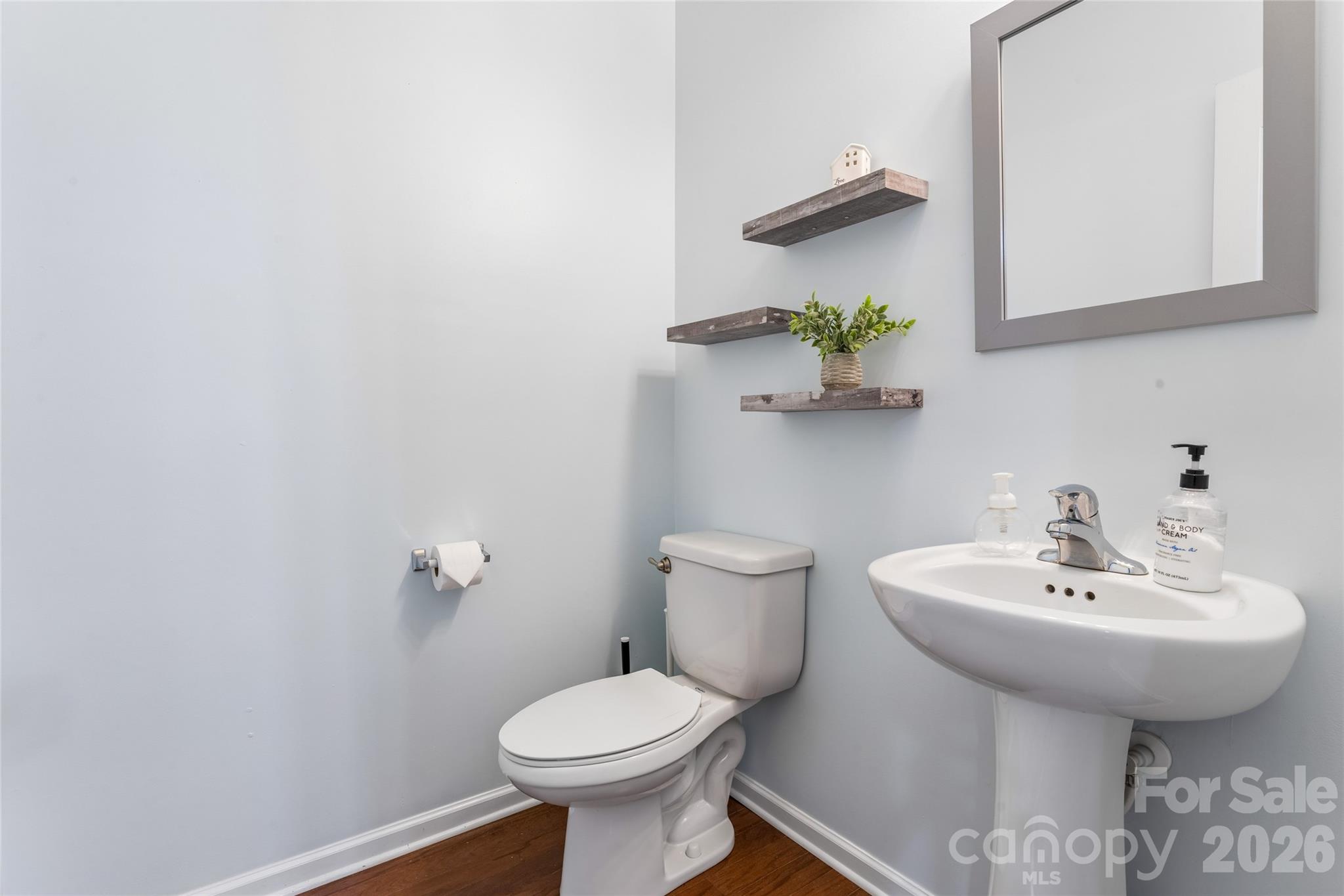 main property photo 28