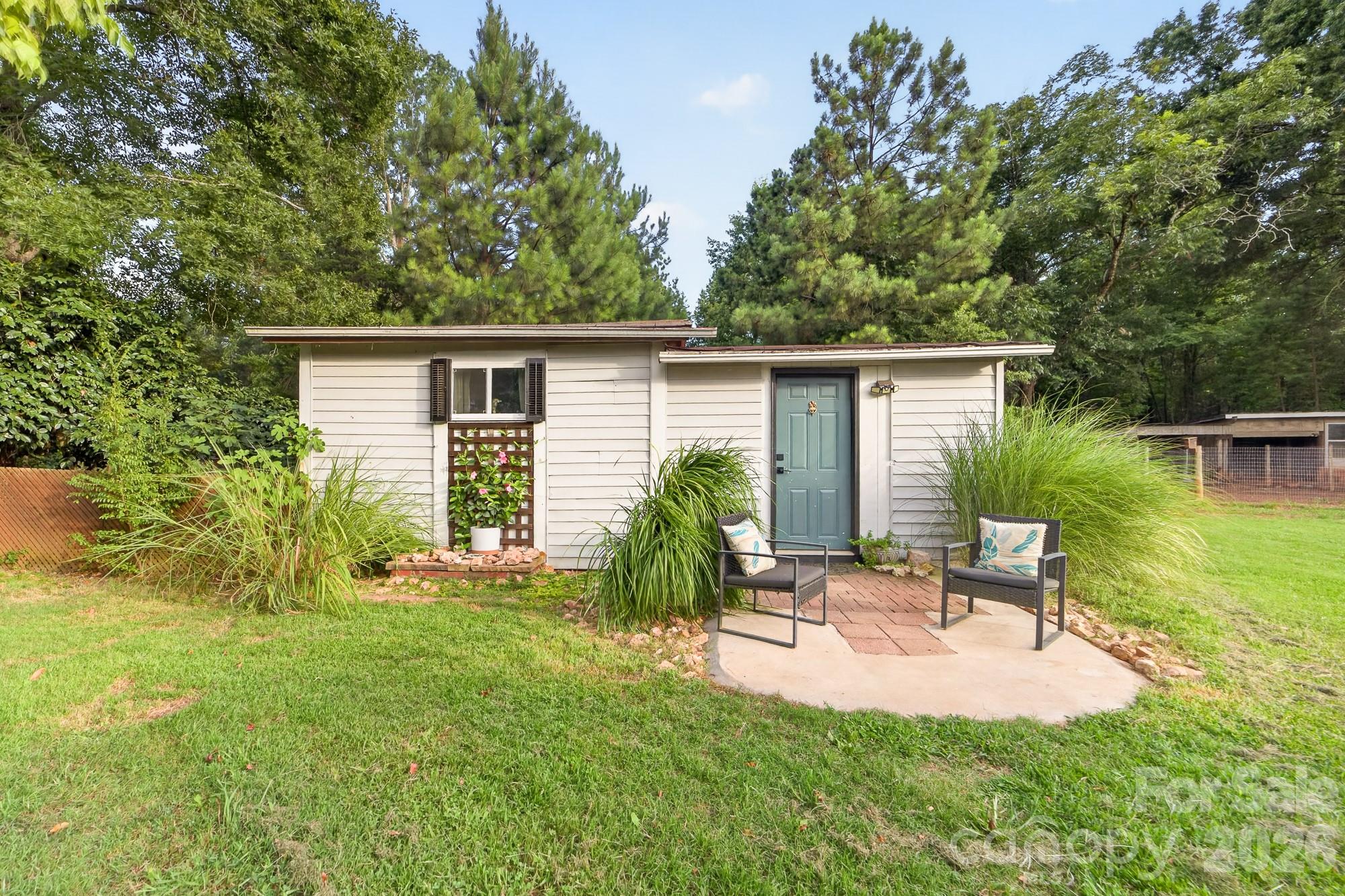 main property photo 28