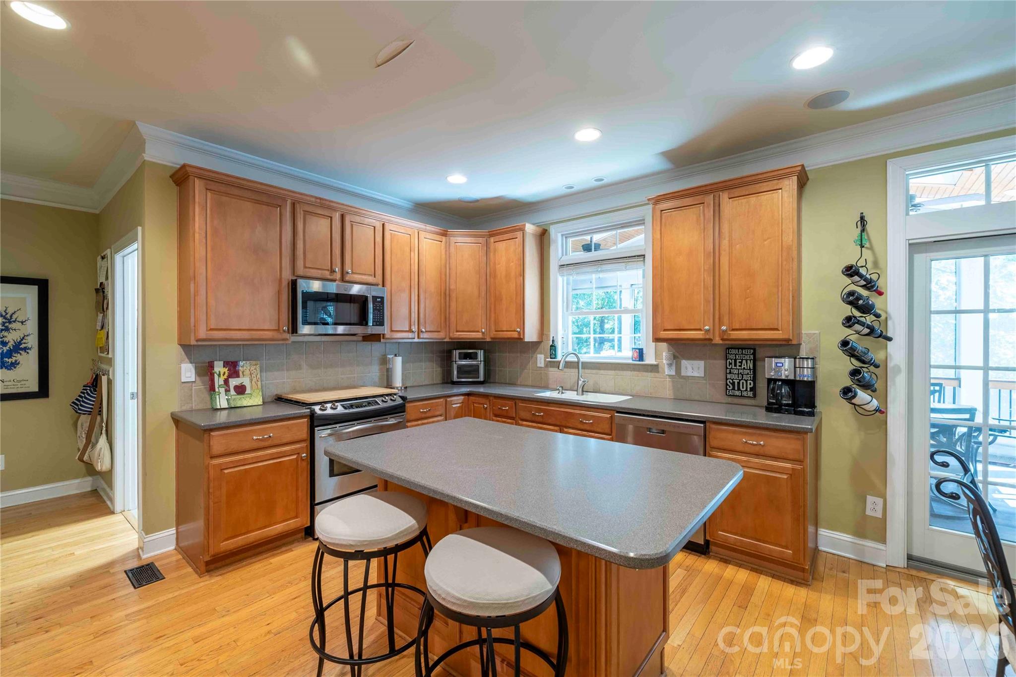 main property photo 11