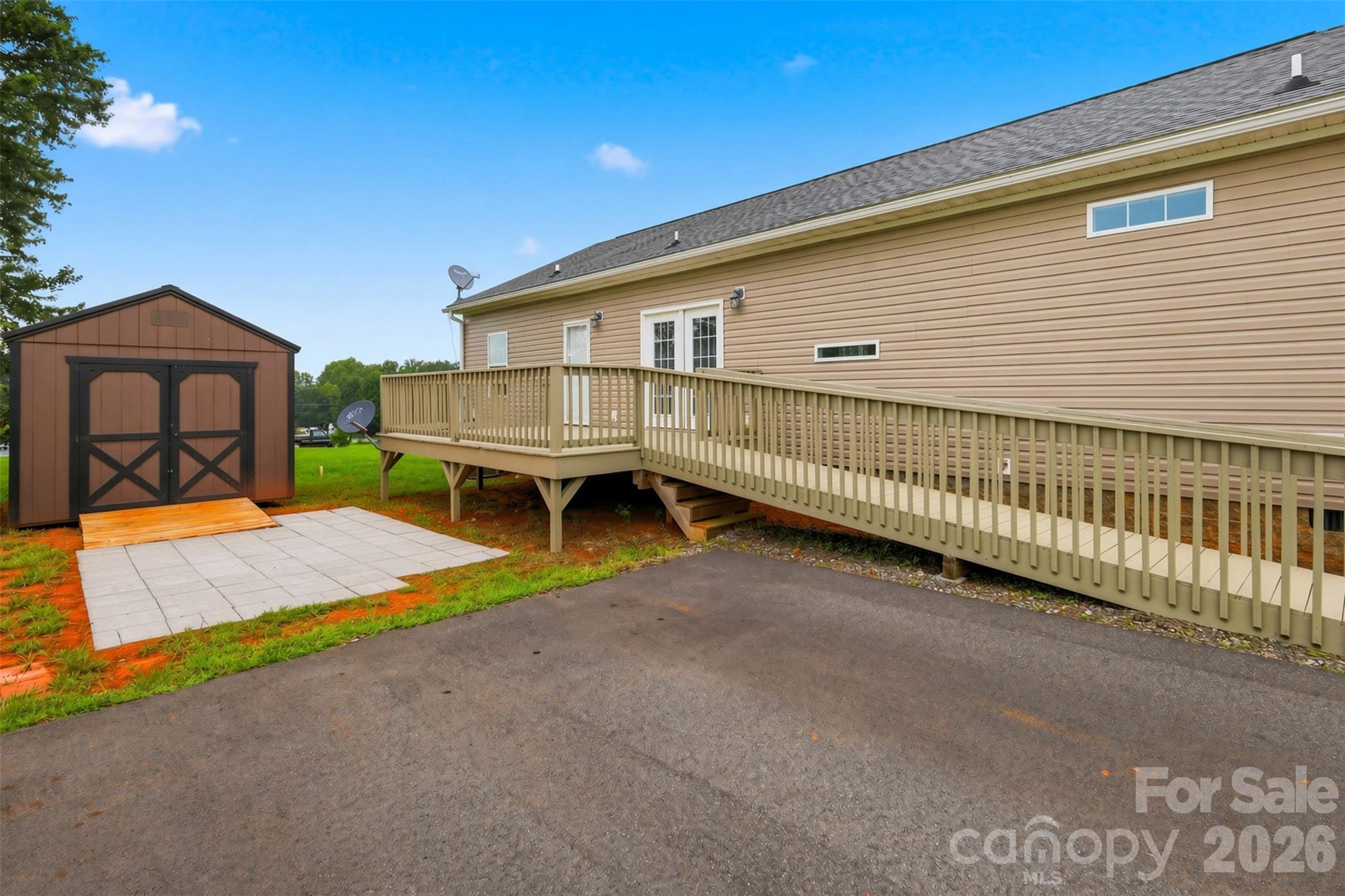 main property photo 40