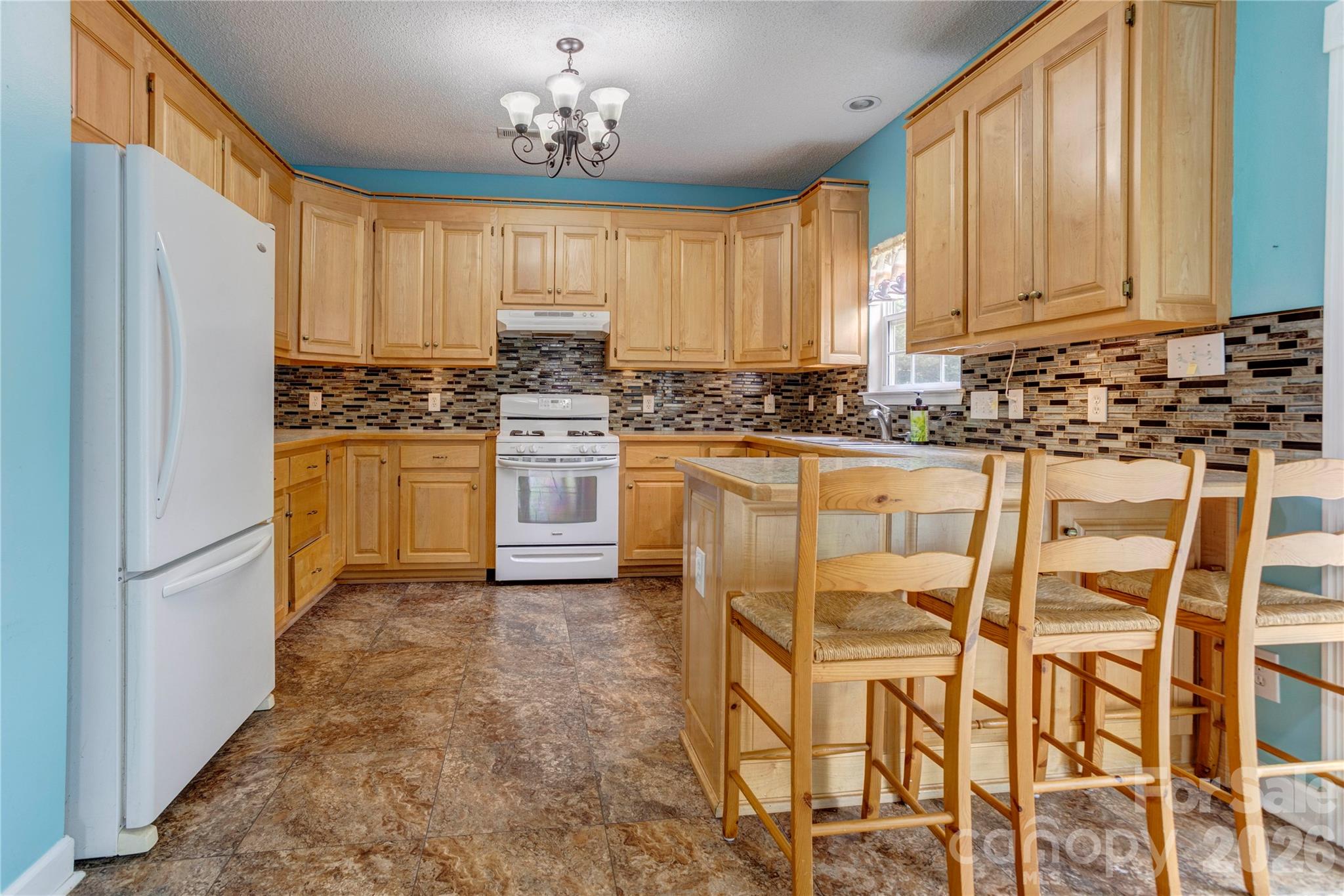 main property photo 14