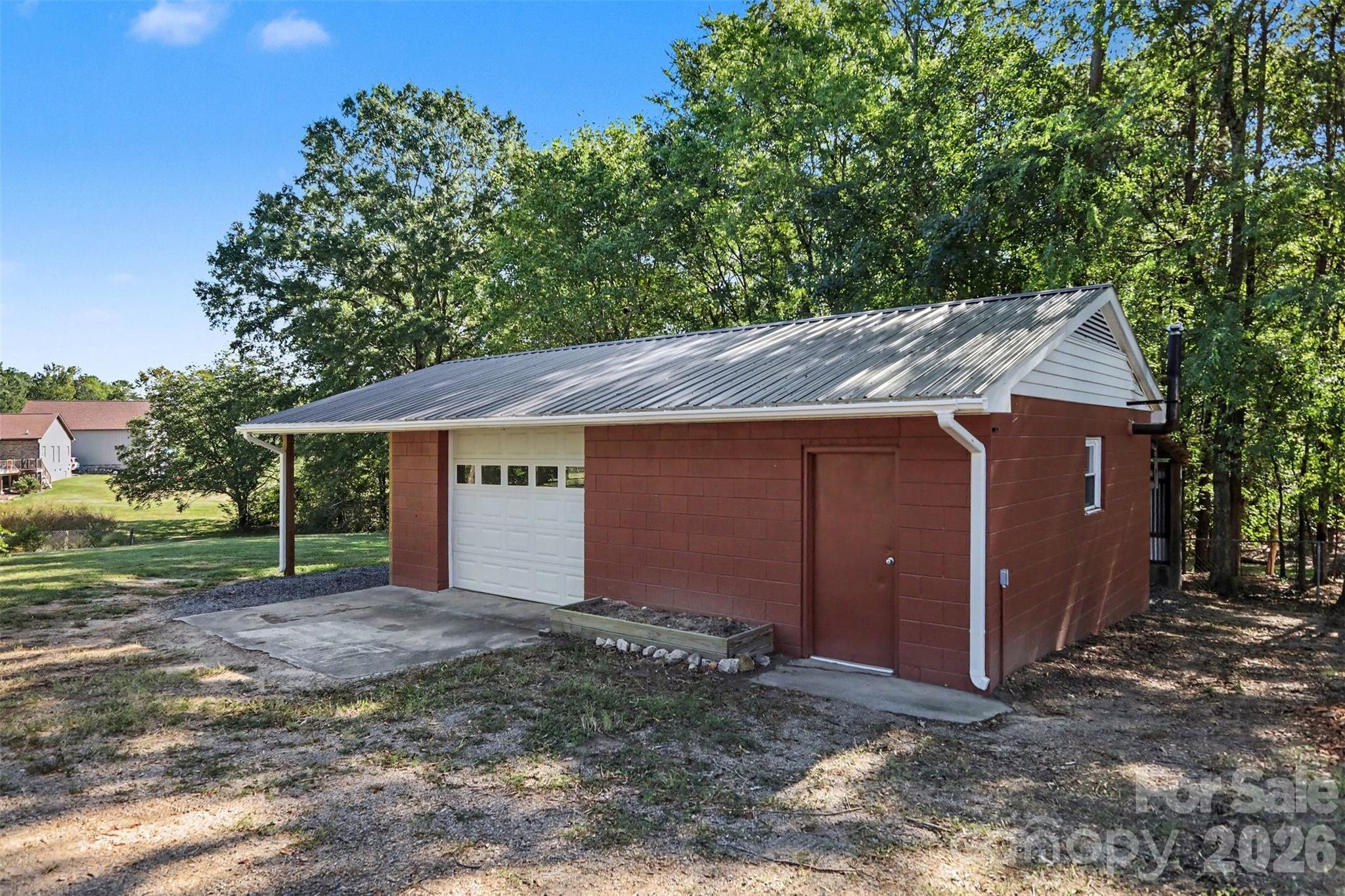 main property photo 31