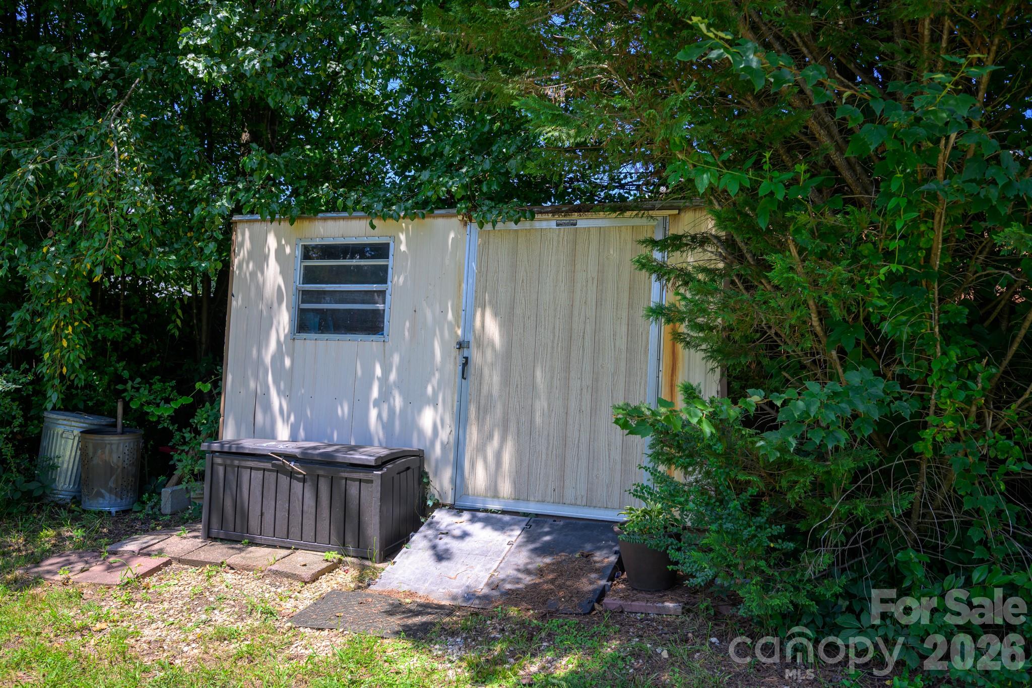 main property photo 28