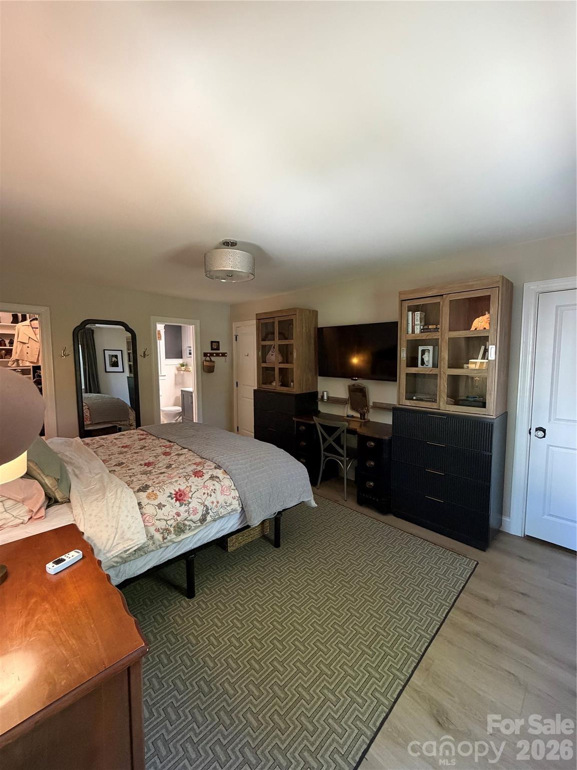 main property photo 28