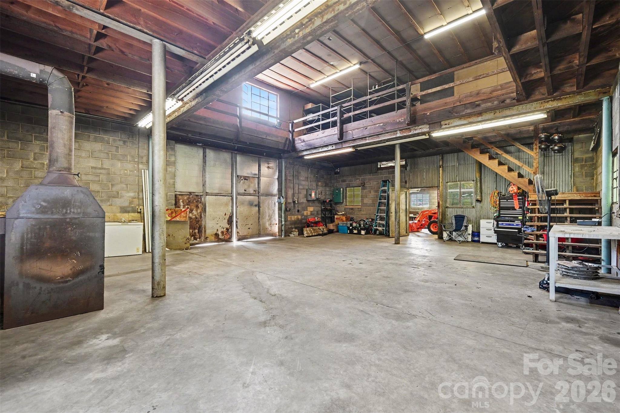 main property photo 28