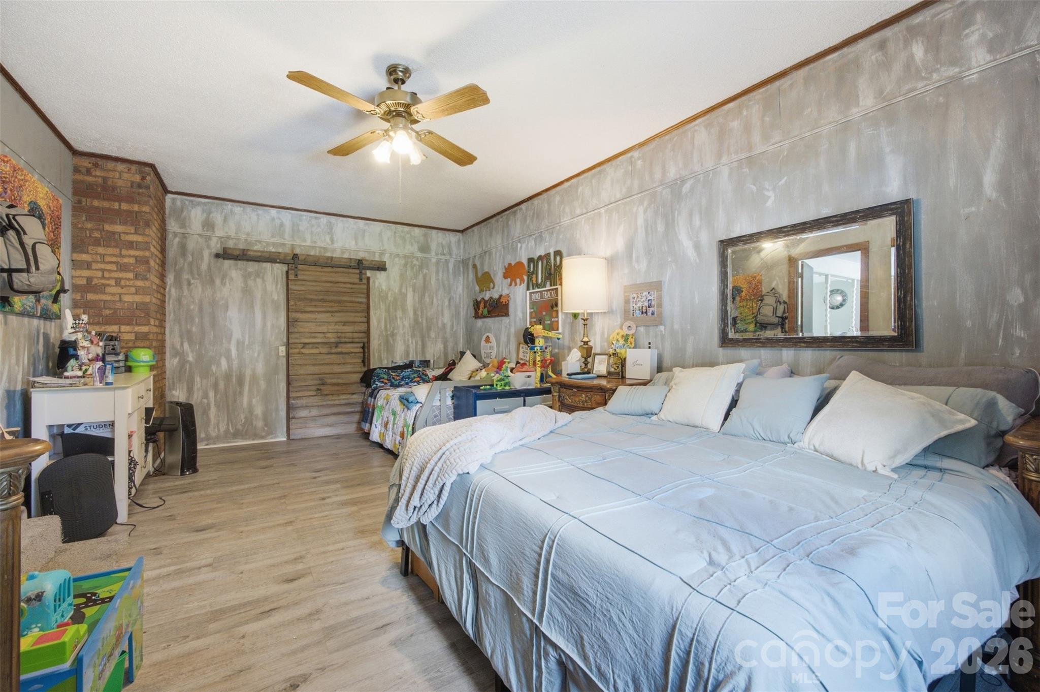 main property photo 10