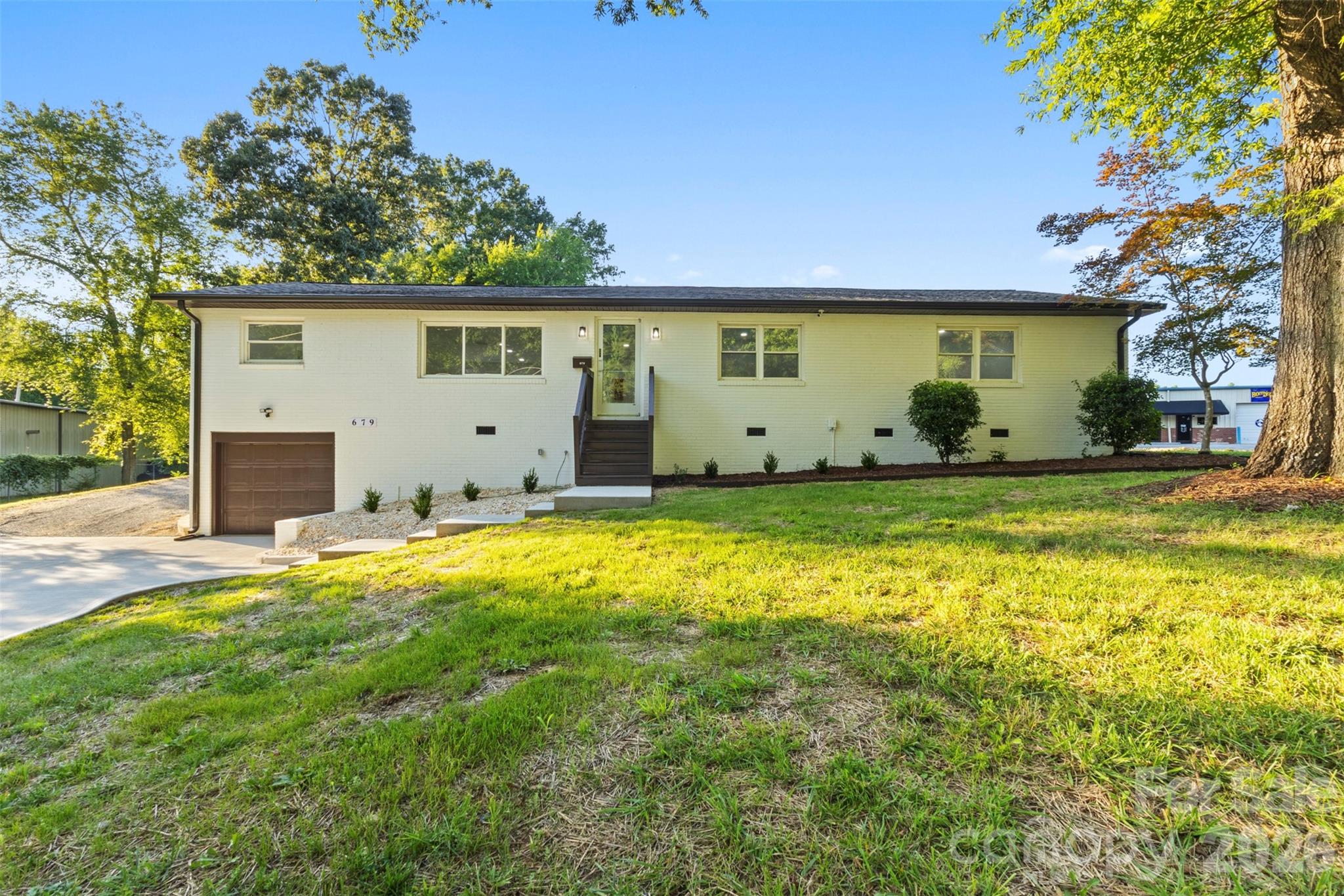 main property photo 0