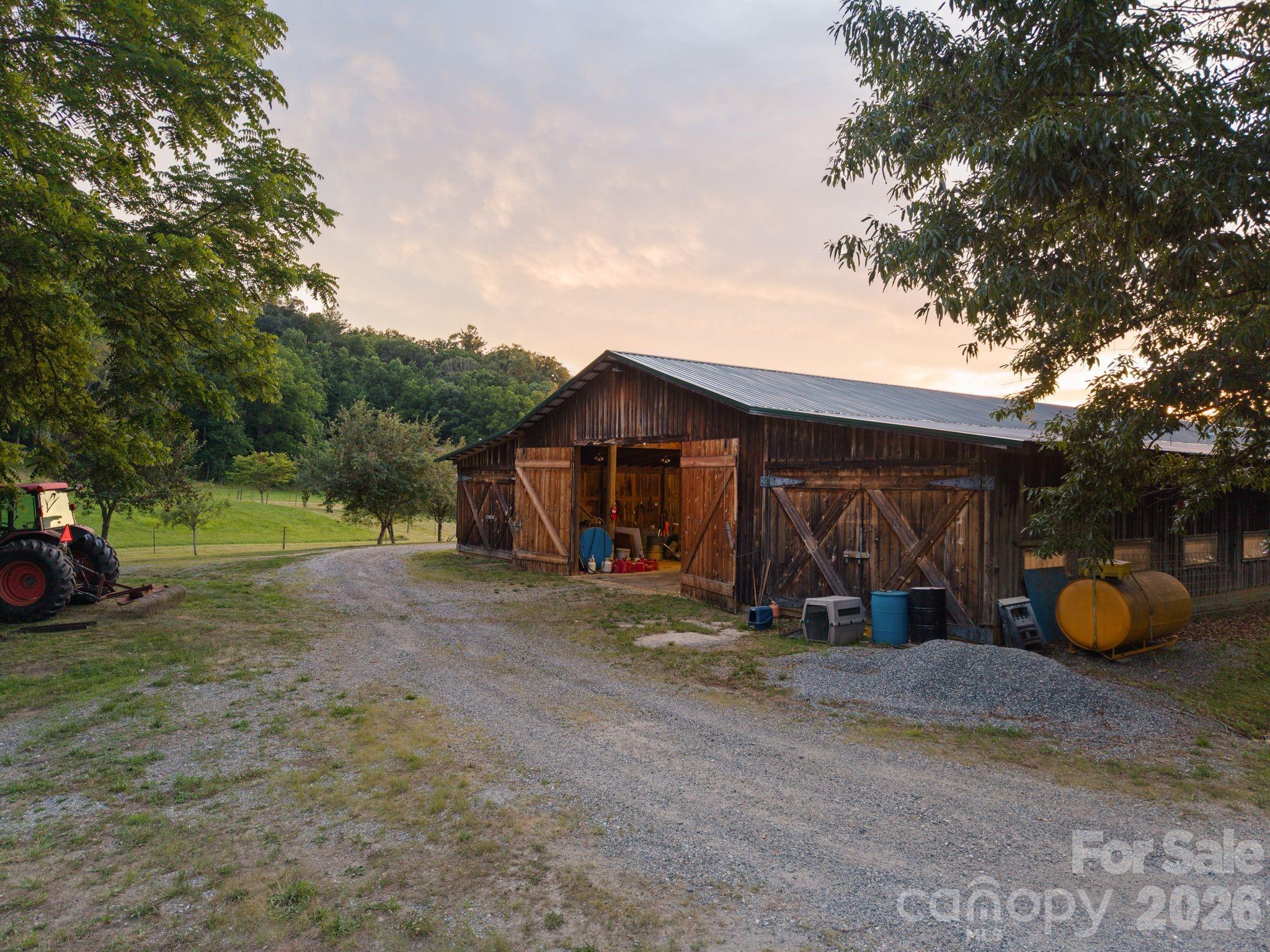 main property photo 13