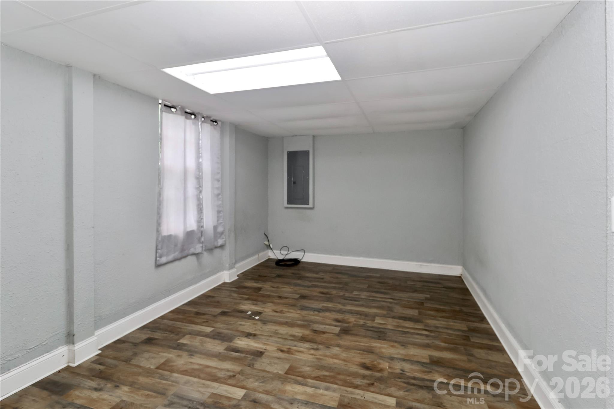 main property photo 28
