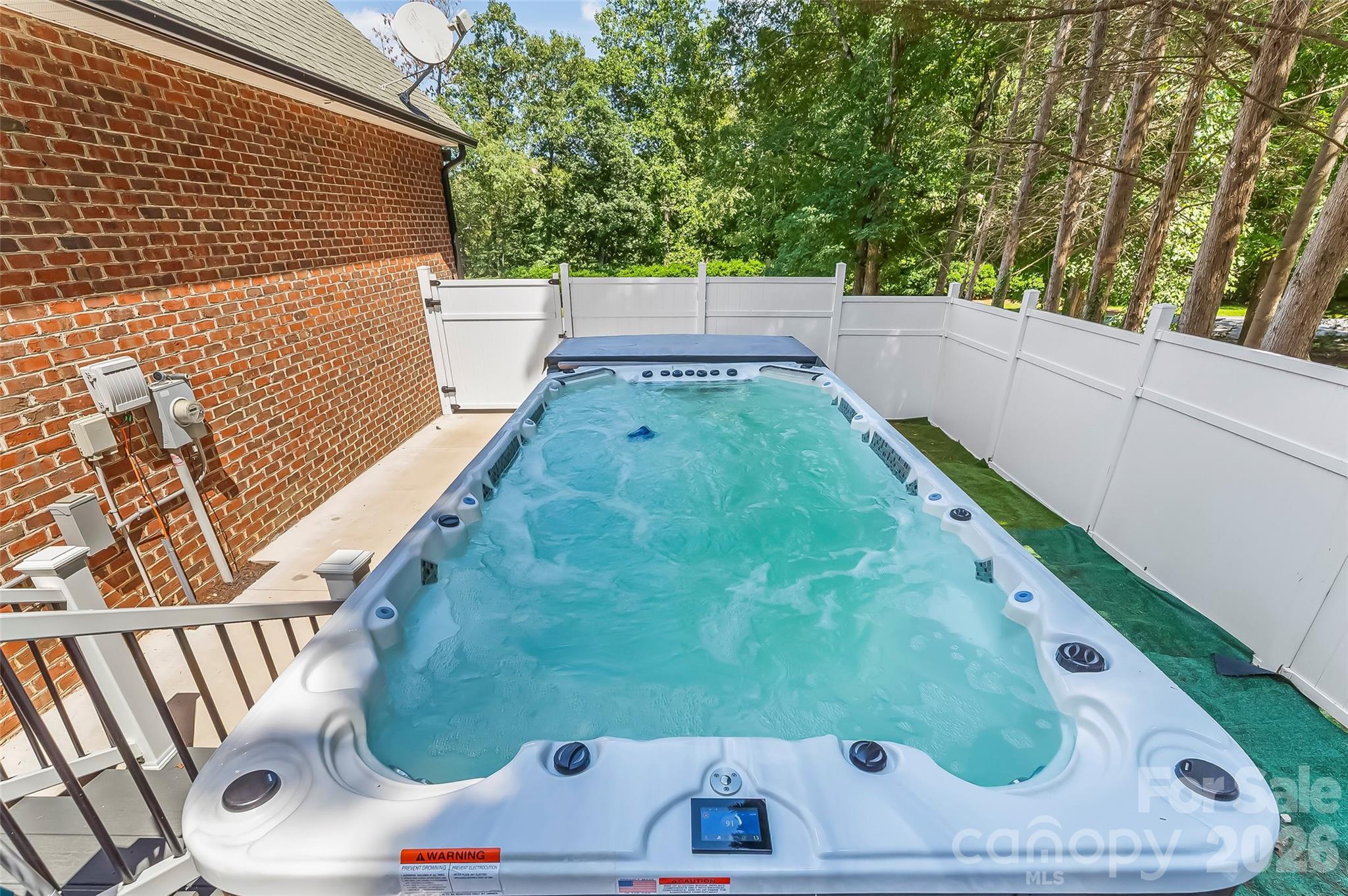 main property photo 28