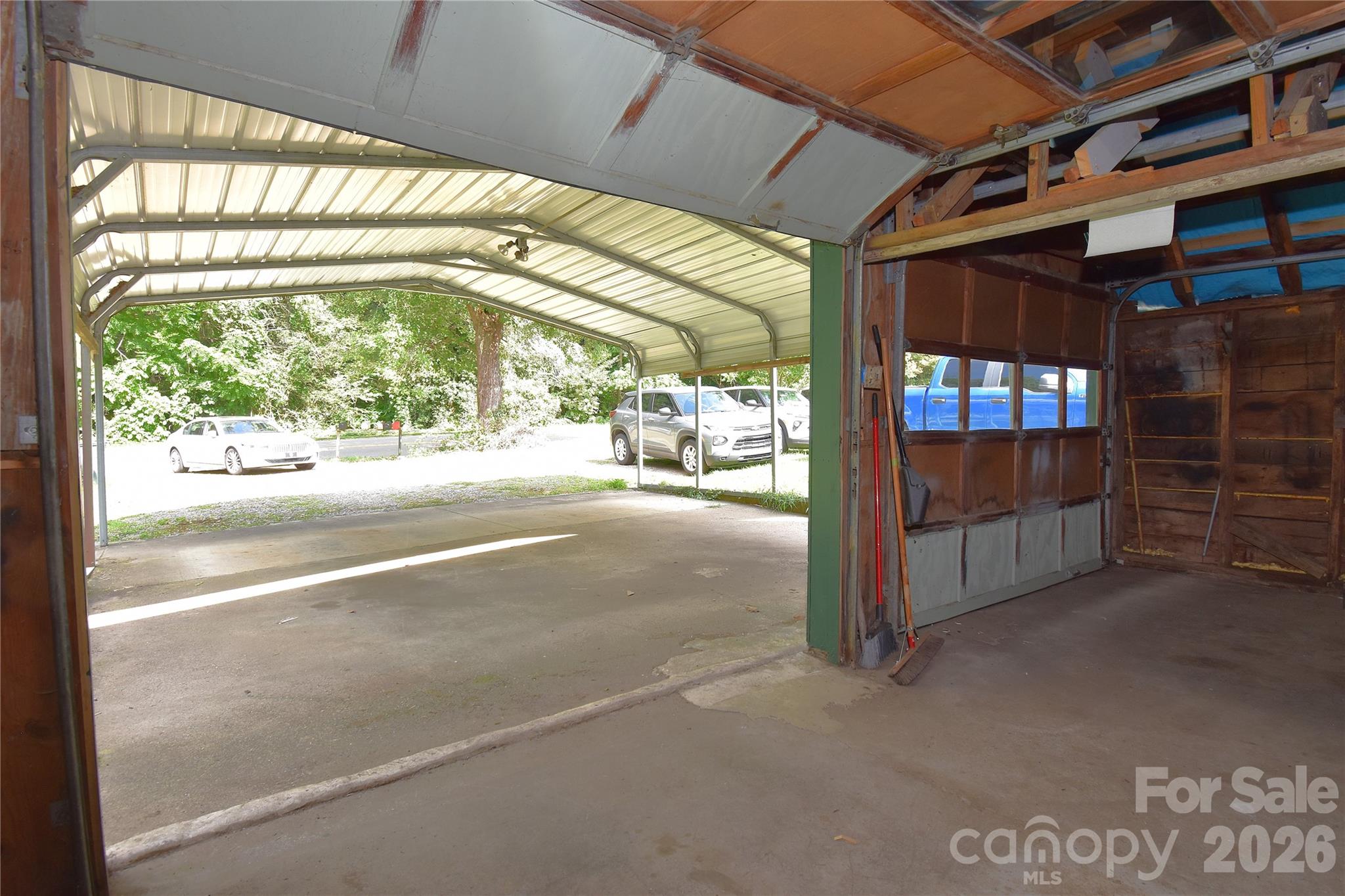main property photo 28