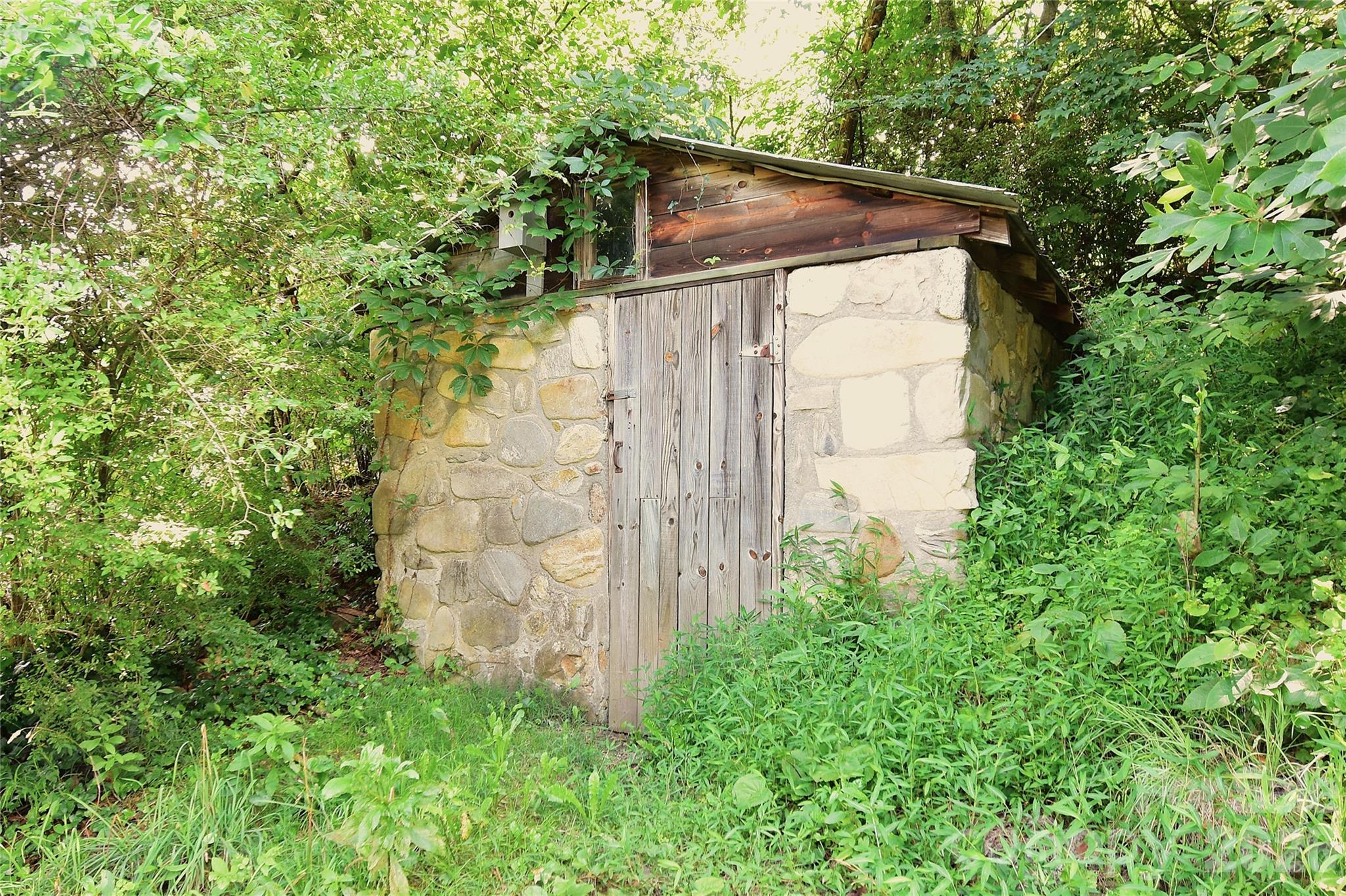 main property photo 31