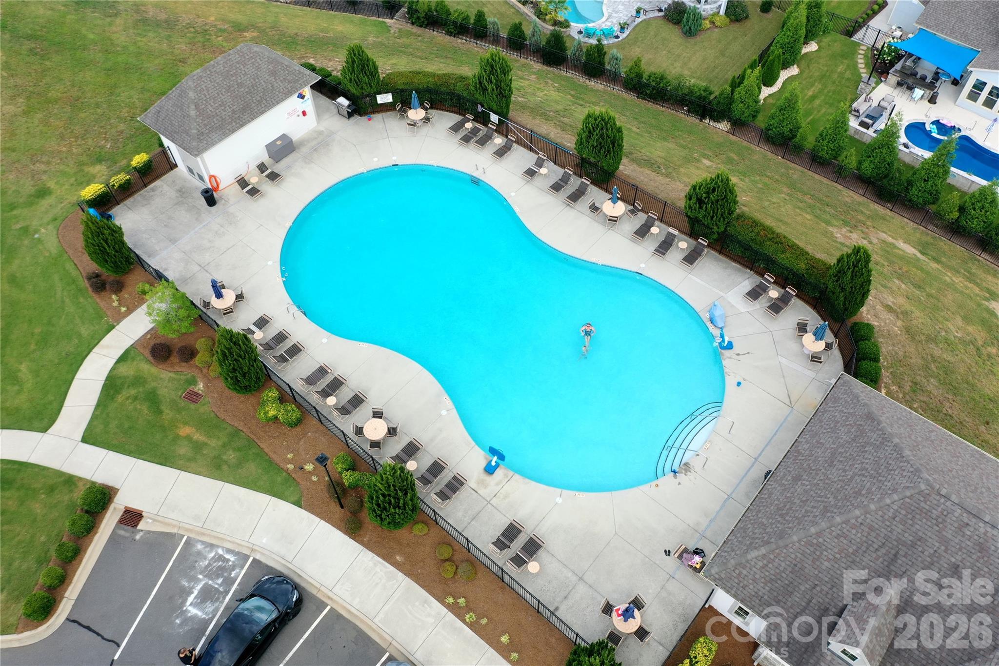 main property photo 45