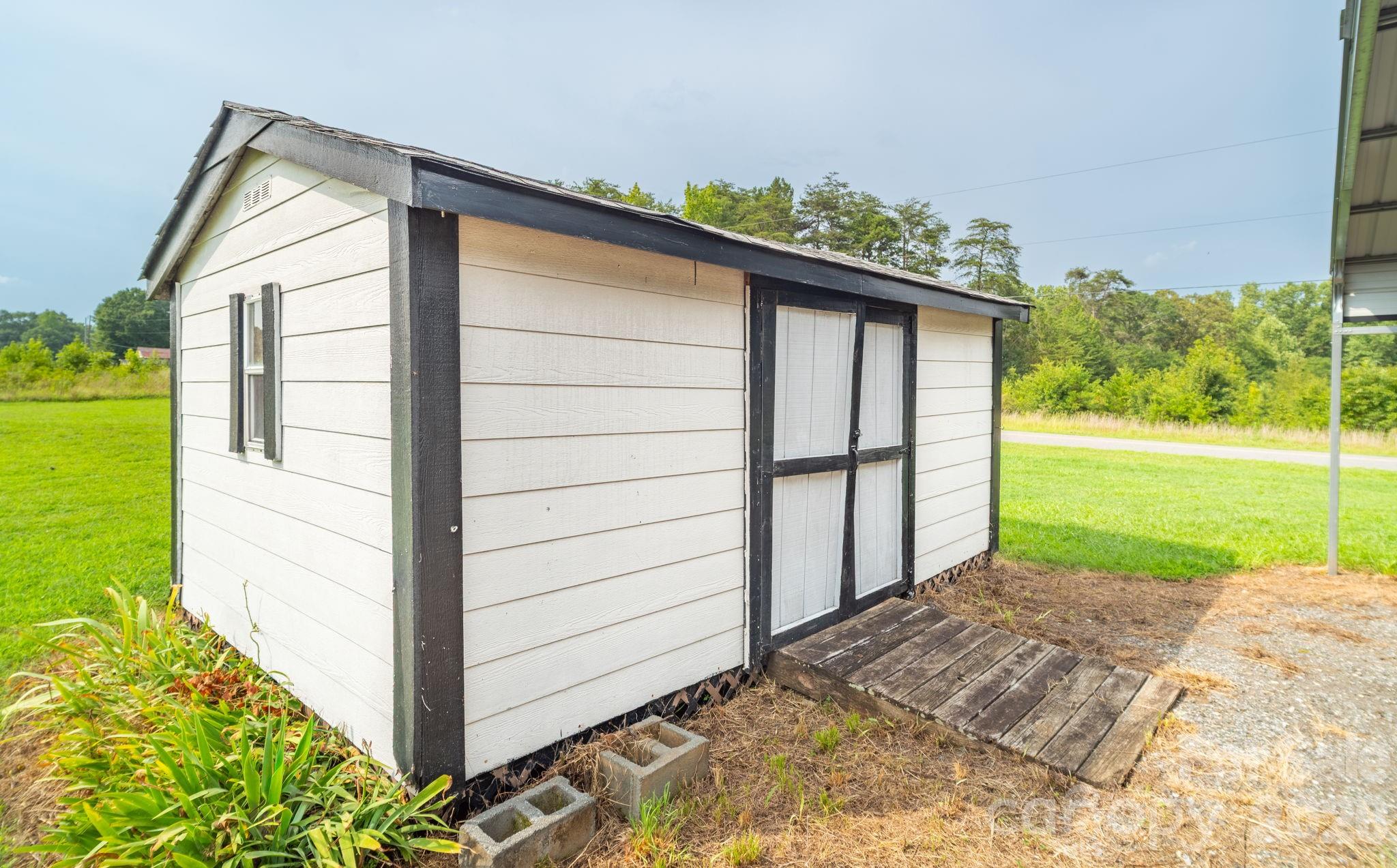main property photo 40