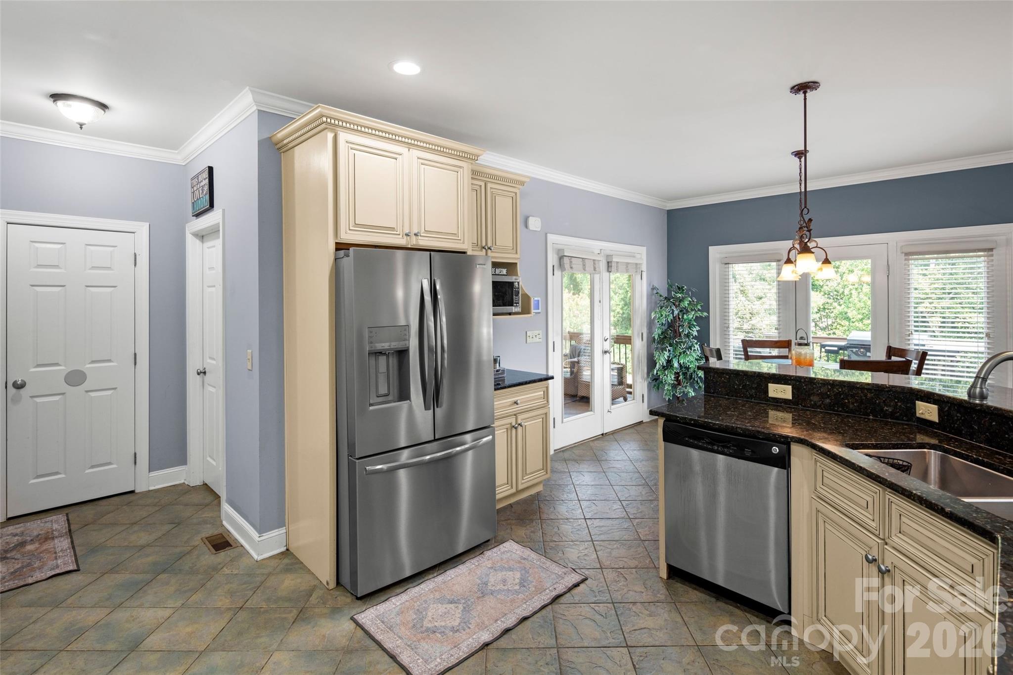 main property photo 9