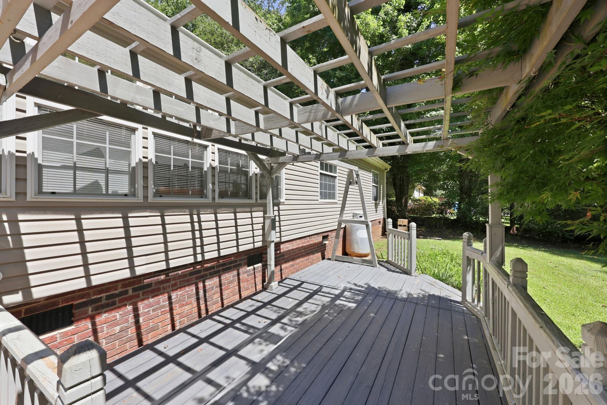 main property photo 28