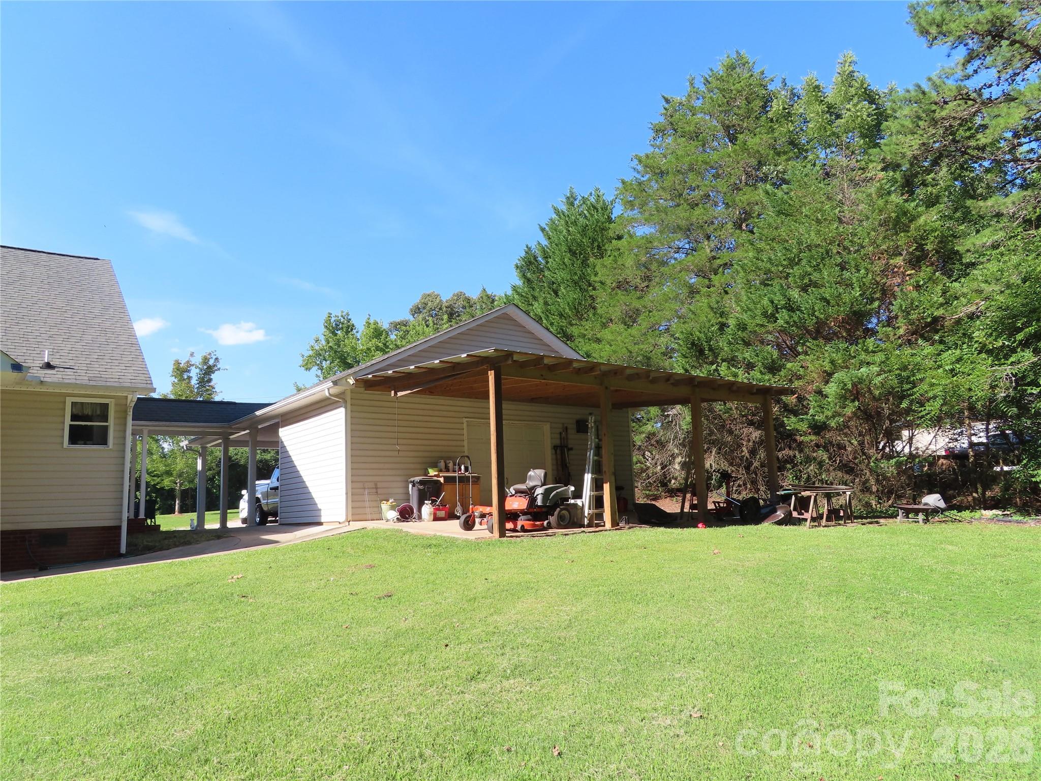 main property photo 9
