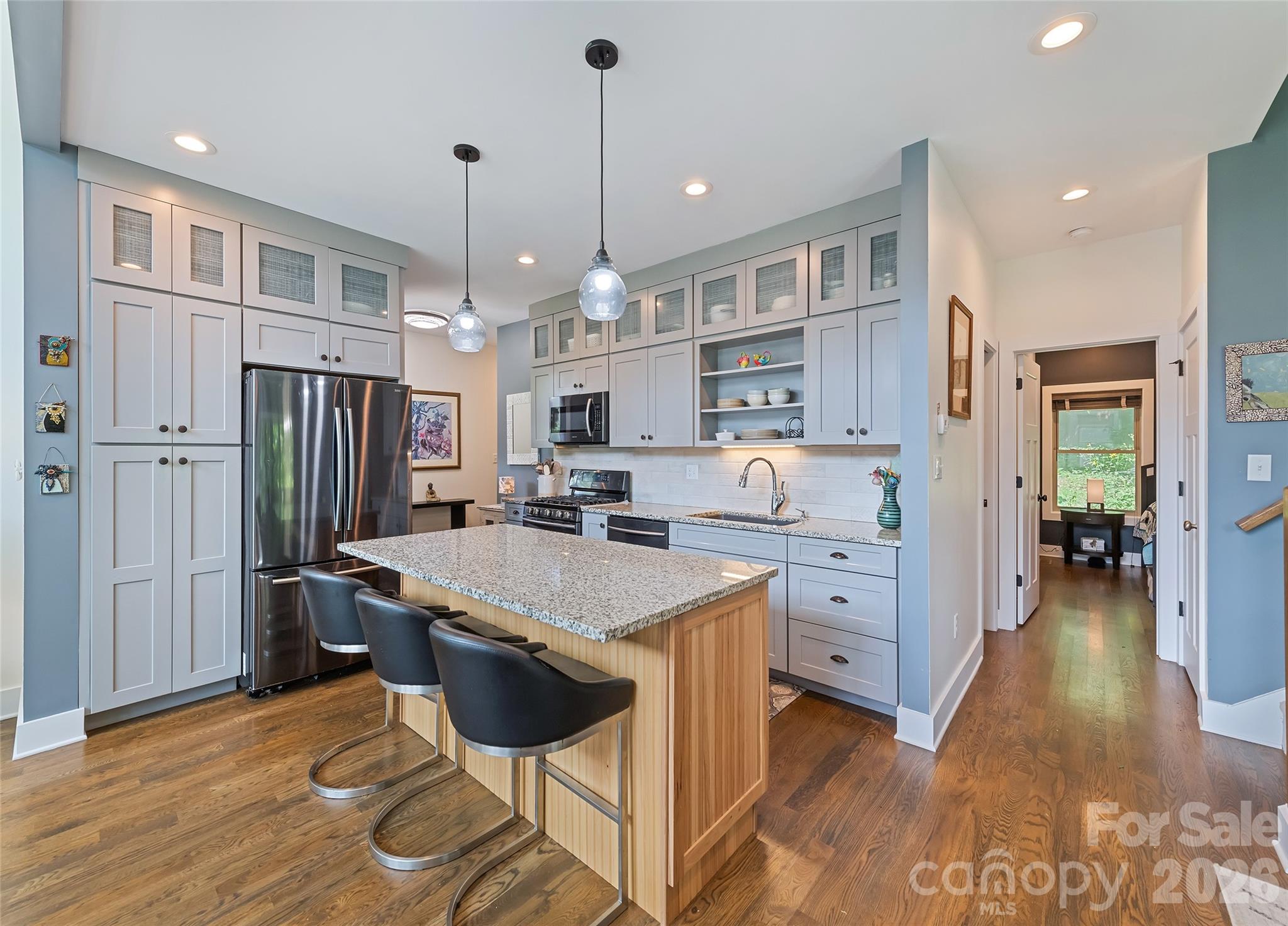 main property photo 14