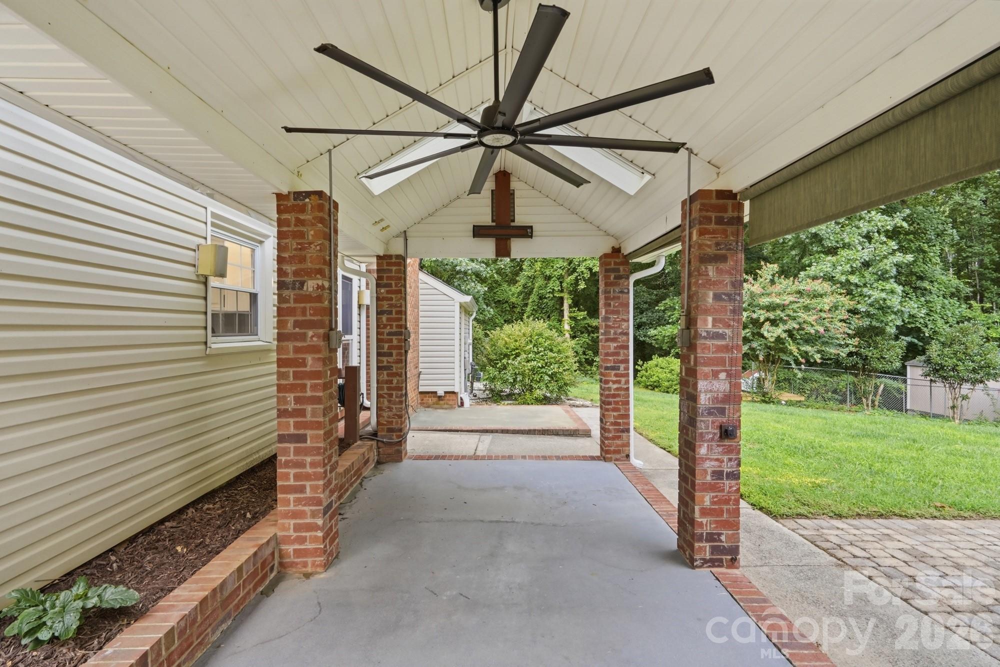main property photo 30