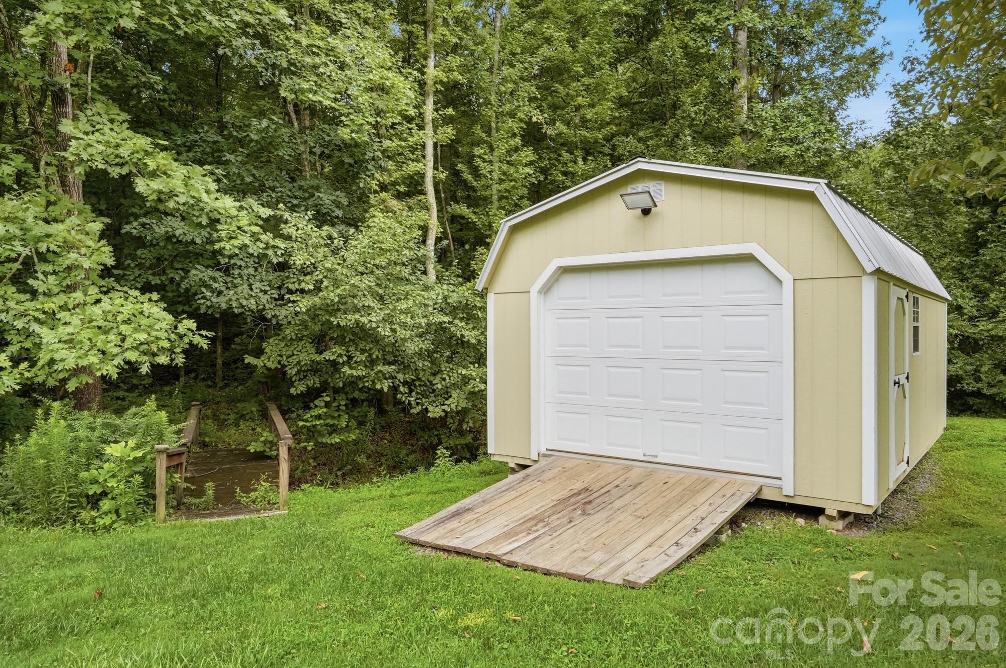 main property photo 40