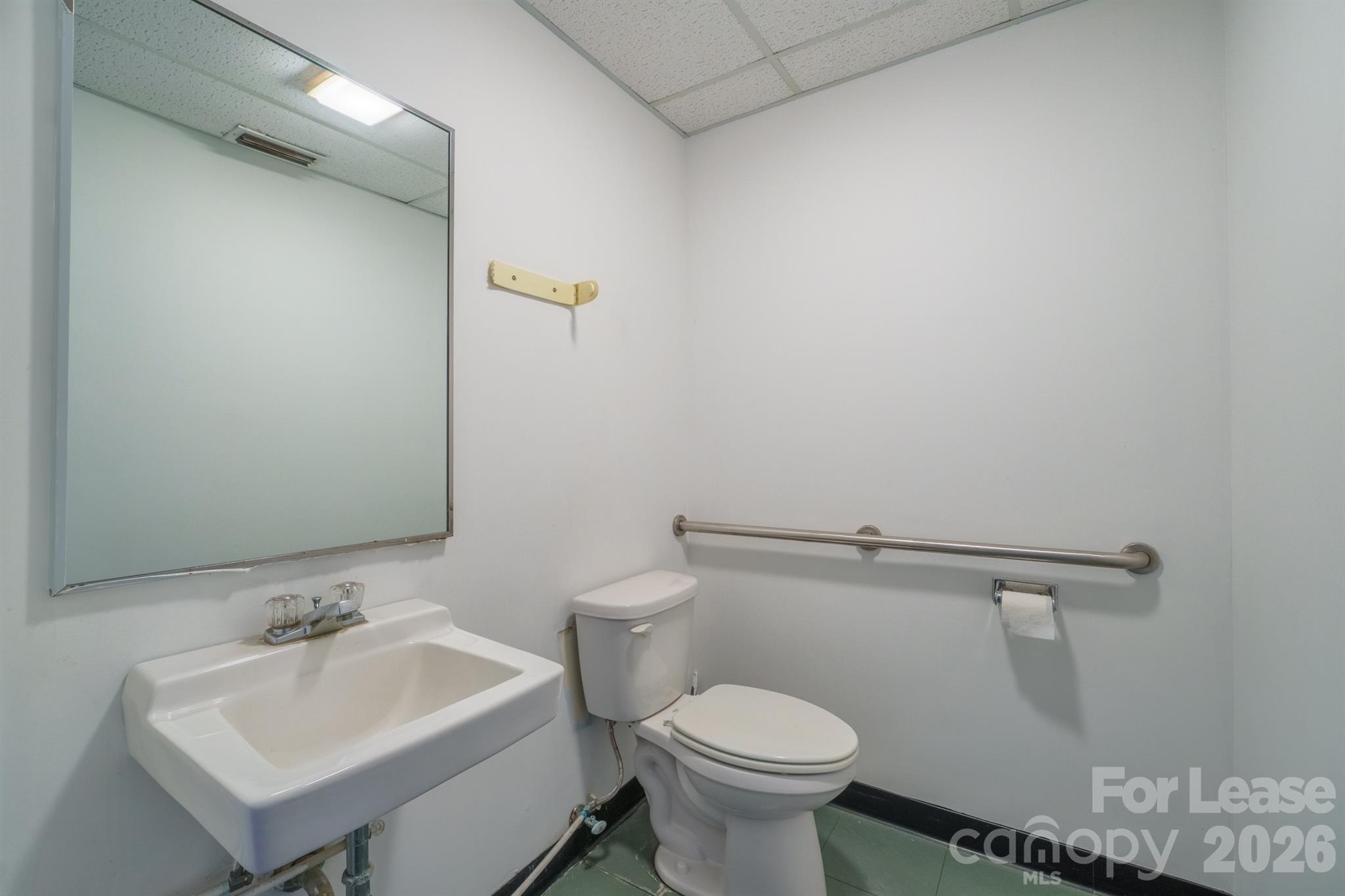 main property photo 8