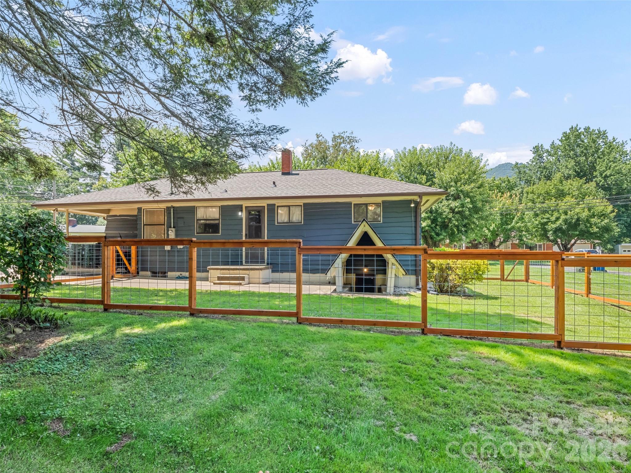 main property photo 3