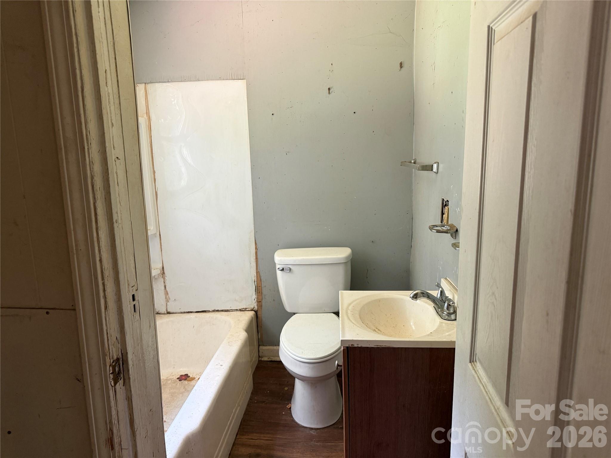 main property photo 6