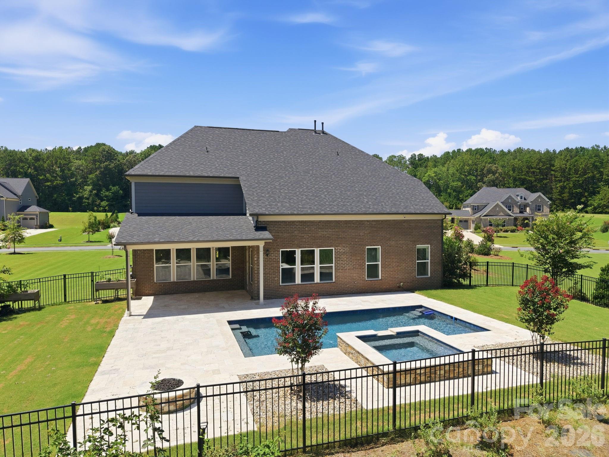 main property photo 5