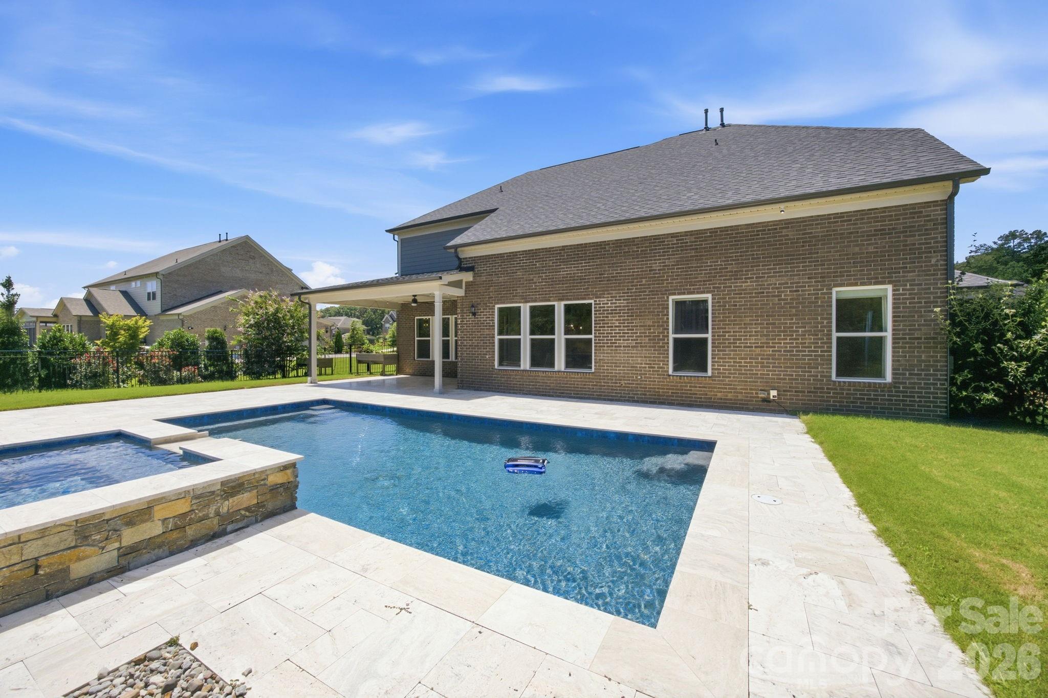 main property photo 9