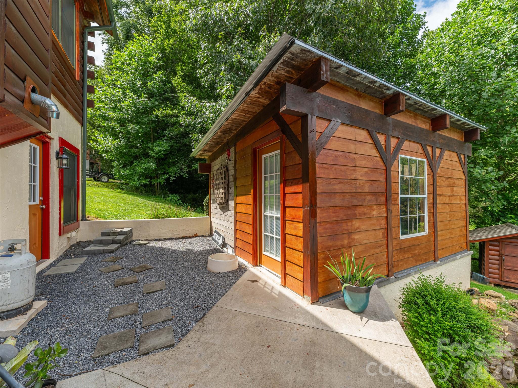 main property photo 34