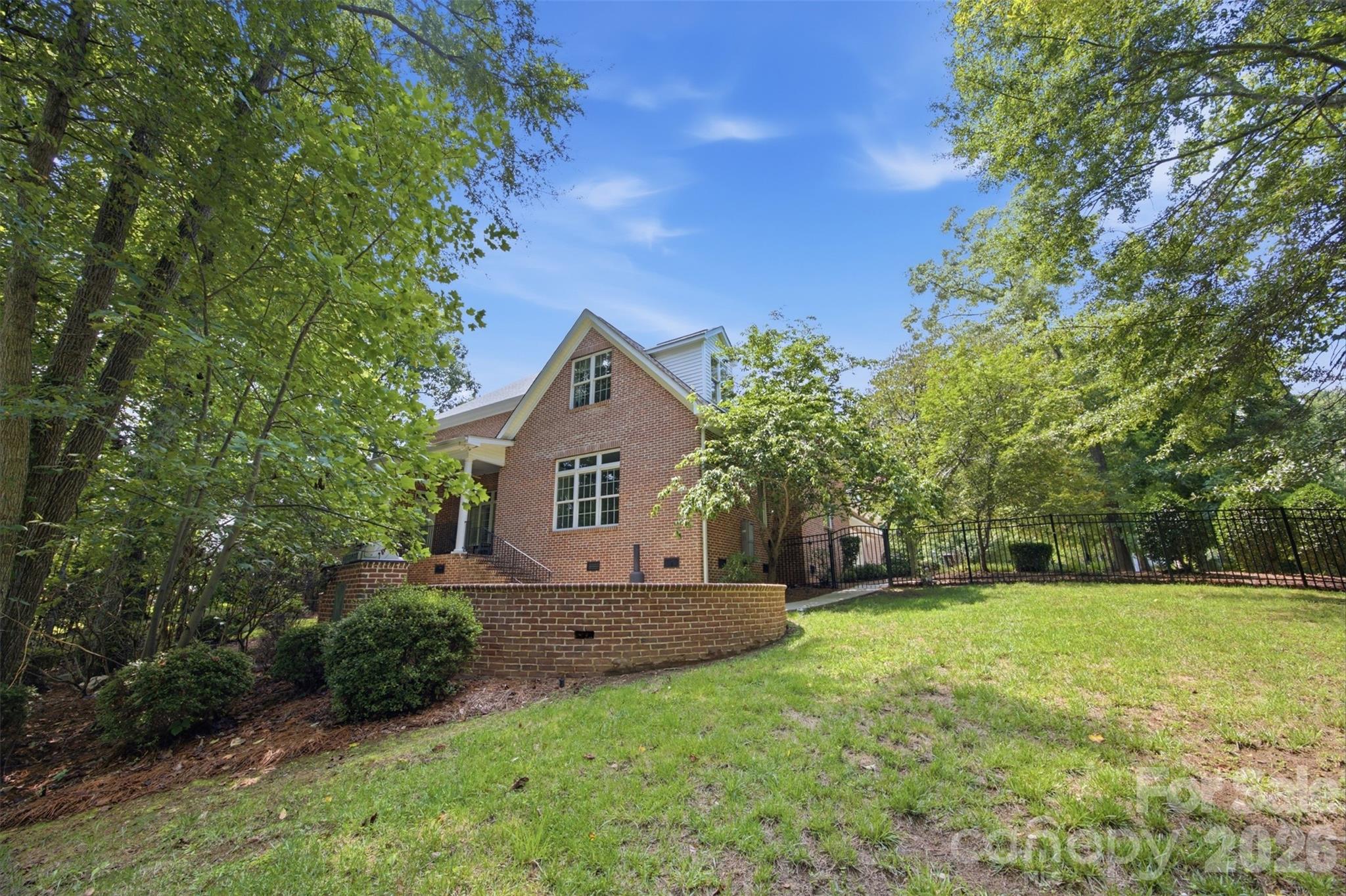 main property photo 16