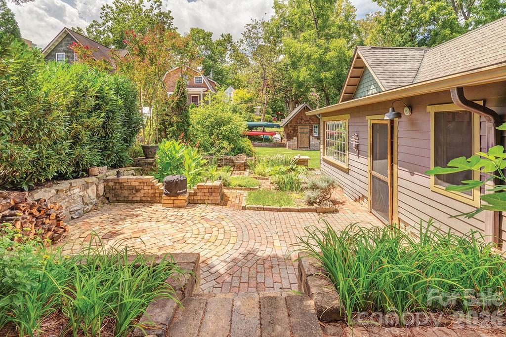 main property photo 37