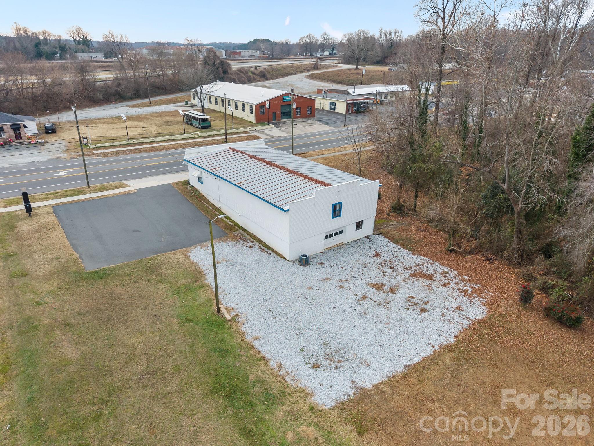 main property photo 37